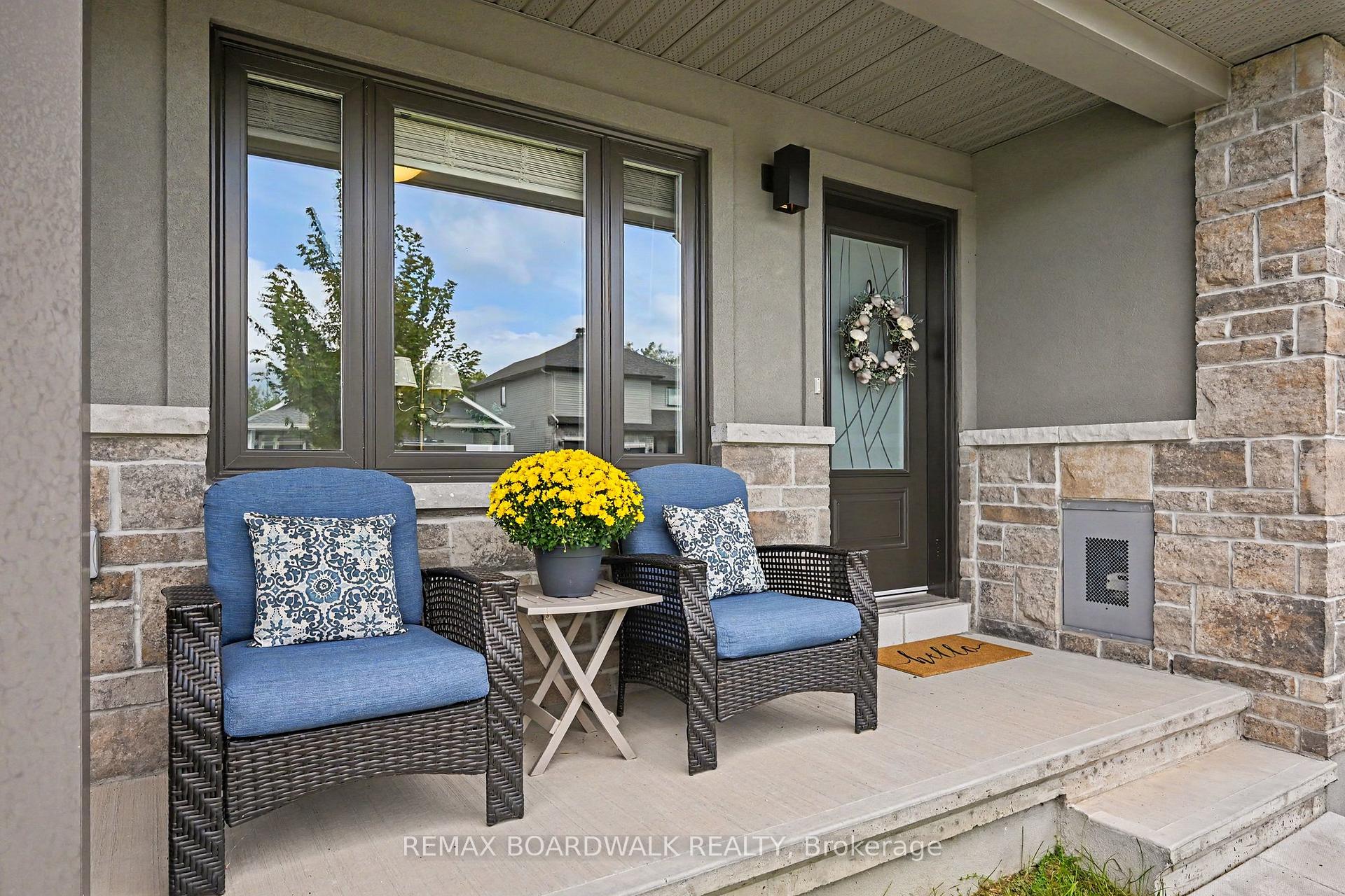 Photo 2 of 100 Seabert Drive, Arnprior, Arnprior — HOMEH