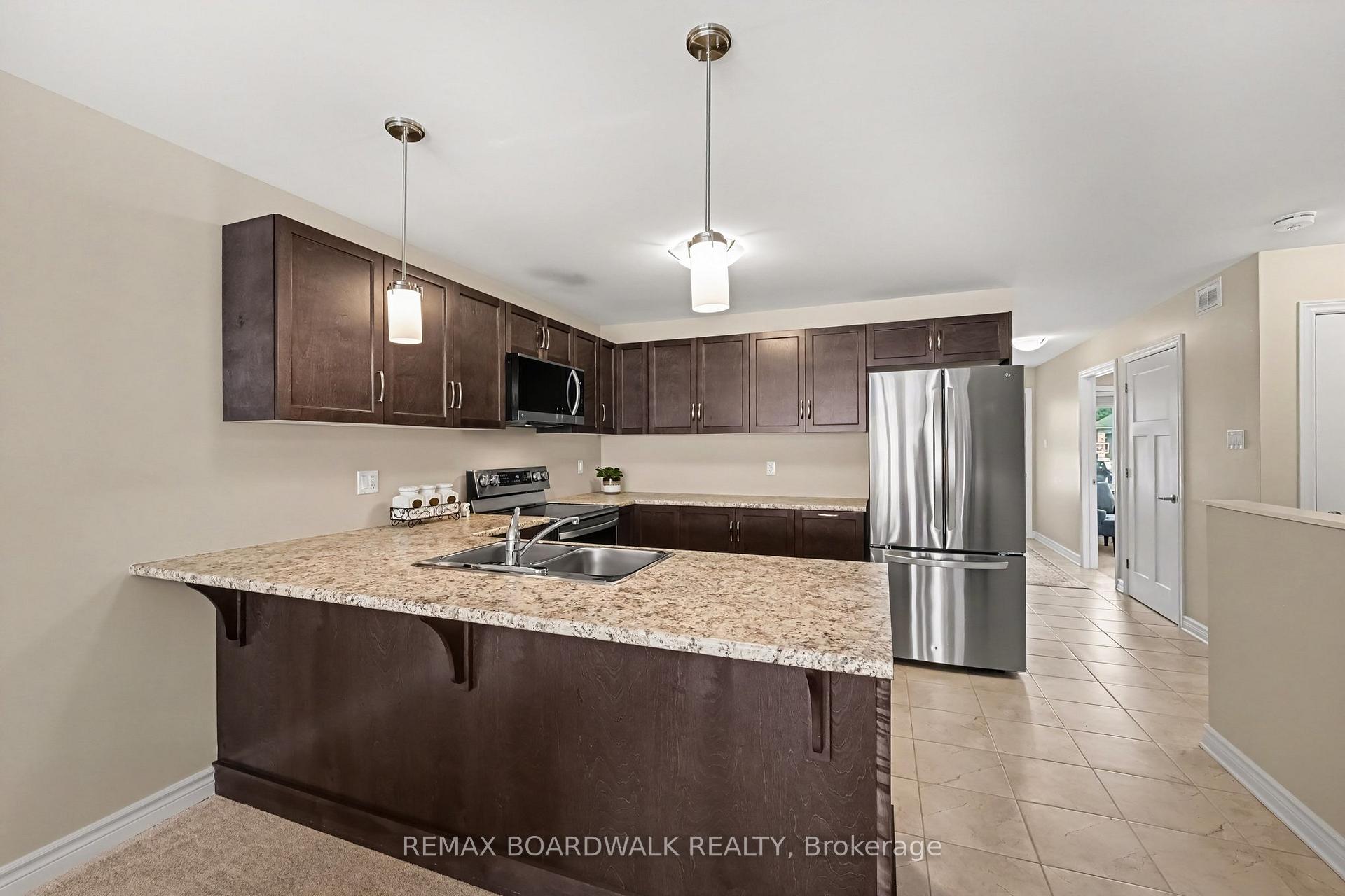 Photo 4 of 100 Seabert Drive, Arnprior, Arnprior — HOMEH