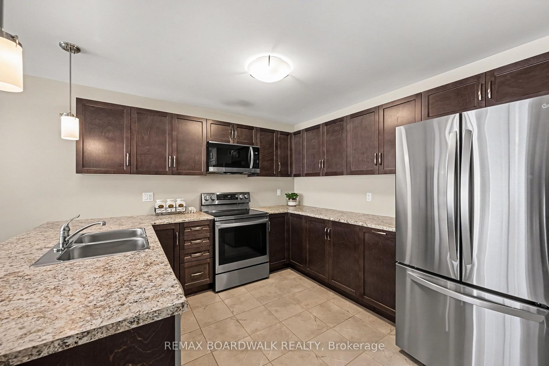 Photo 5 of 100 Seabert Drive, Arnprior, Arnprior — HOMEH