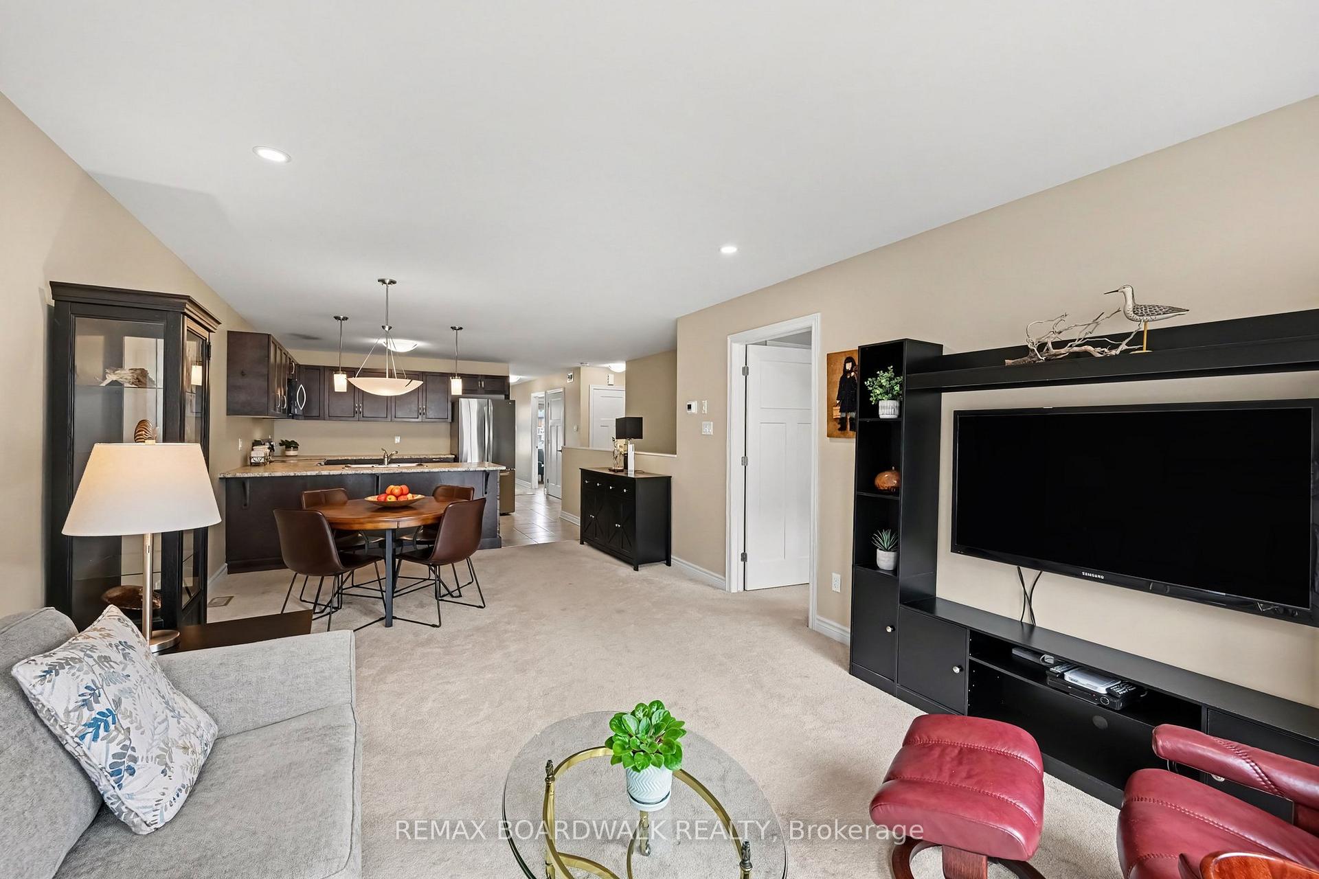 Photo 10 of 100 Seabert Drive, Arnprior, Arnprior — HOMEH