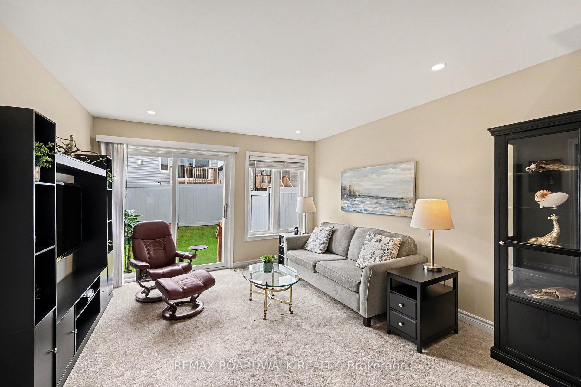 Photo 13 of 100 Seabert Drive, Arnprior, Arnprior — HOMEH