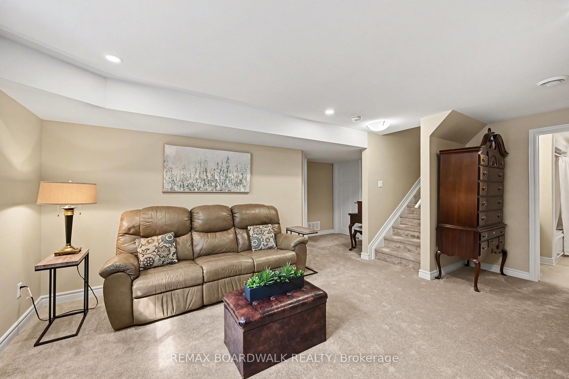 Photo 22 of 100 Seabert Drive, Arnprior, Arnprior — HOMEH