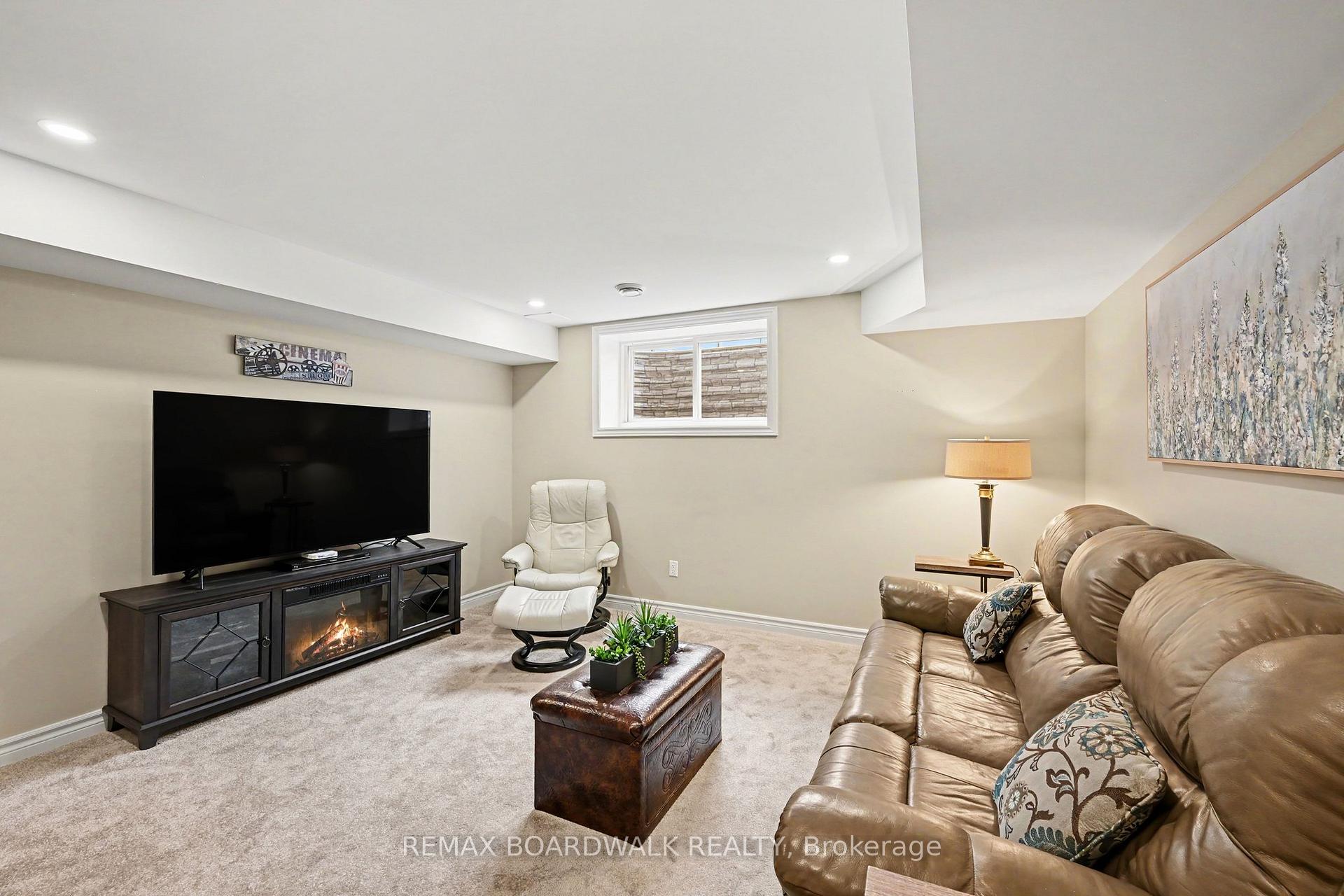 Photo 23 of 100 Seabert Drive, Arnprior, Arnprior — HOMEH
