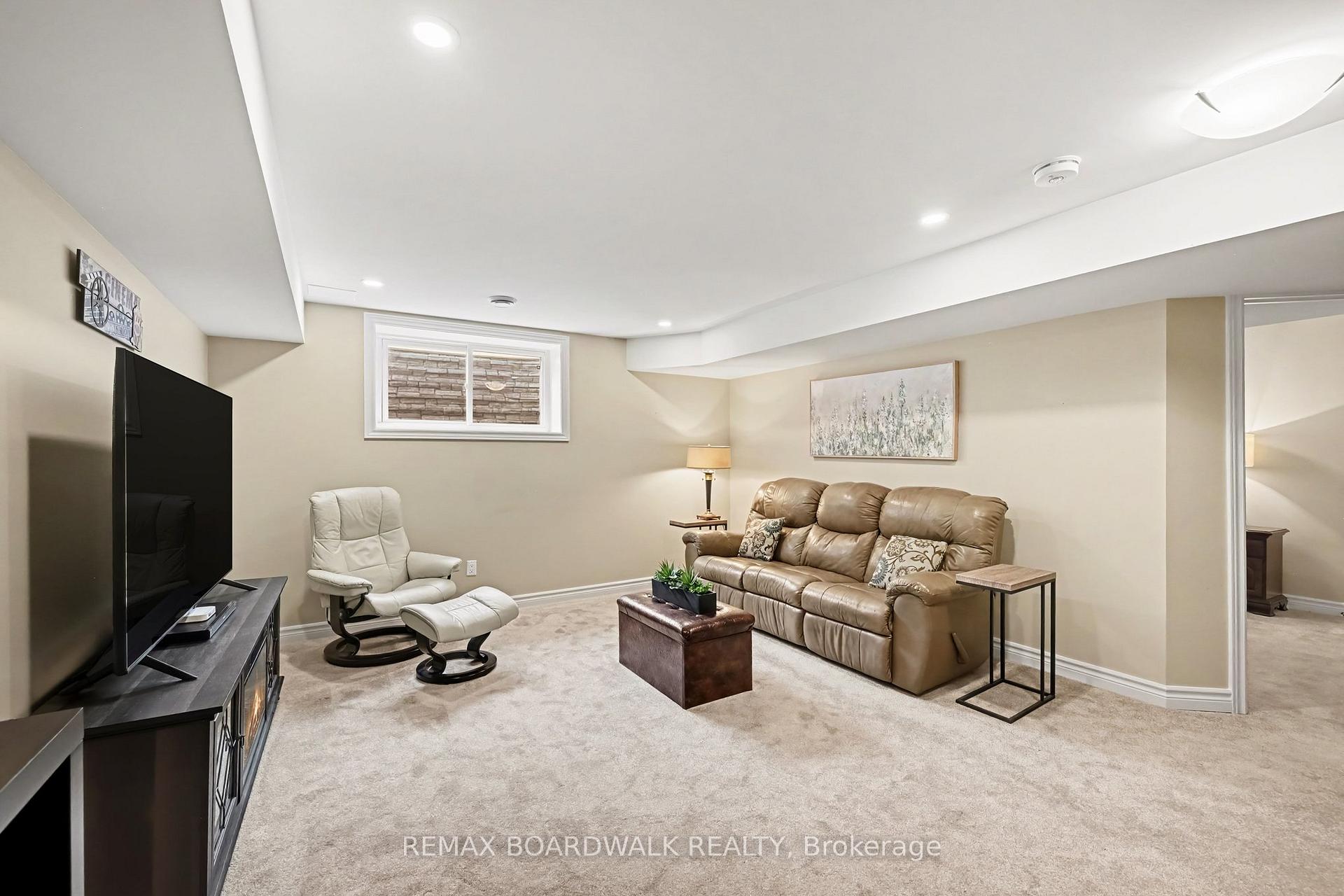 Photo 24 of 100 Seabert Drive, Arnprior, Arnprior — HOMEH