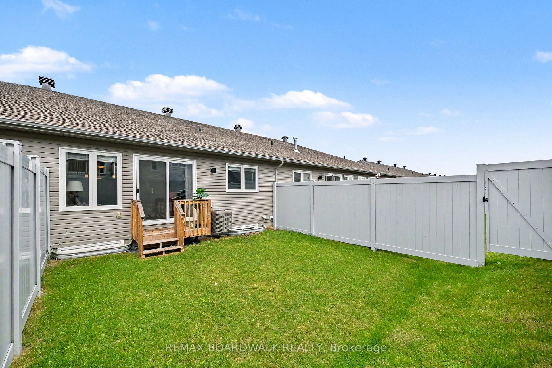 Photo 32 of 100 Seabert Drive, Arnprior, Arnprior — HOMEH