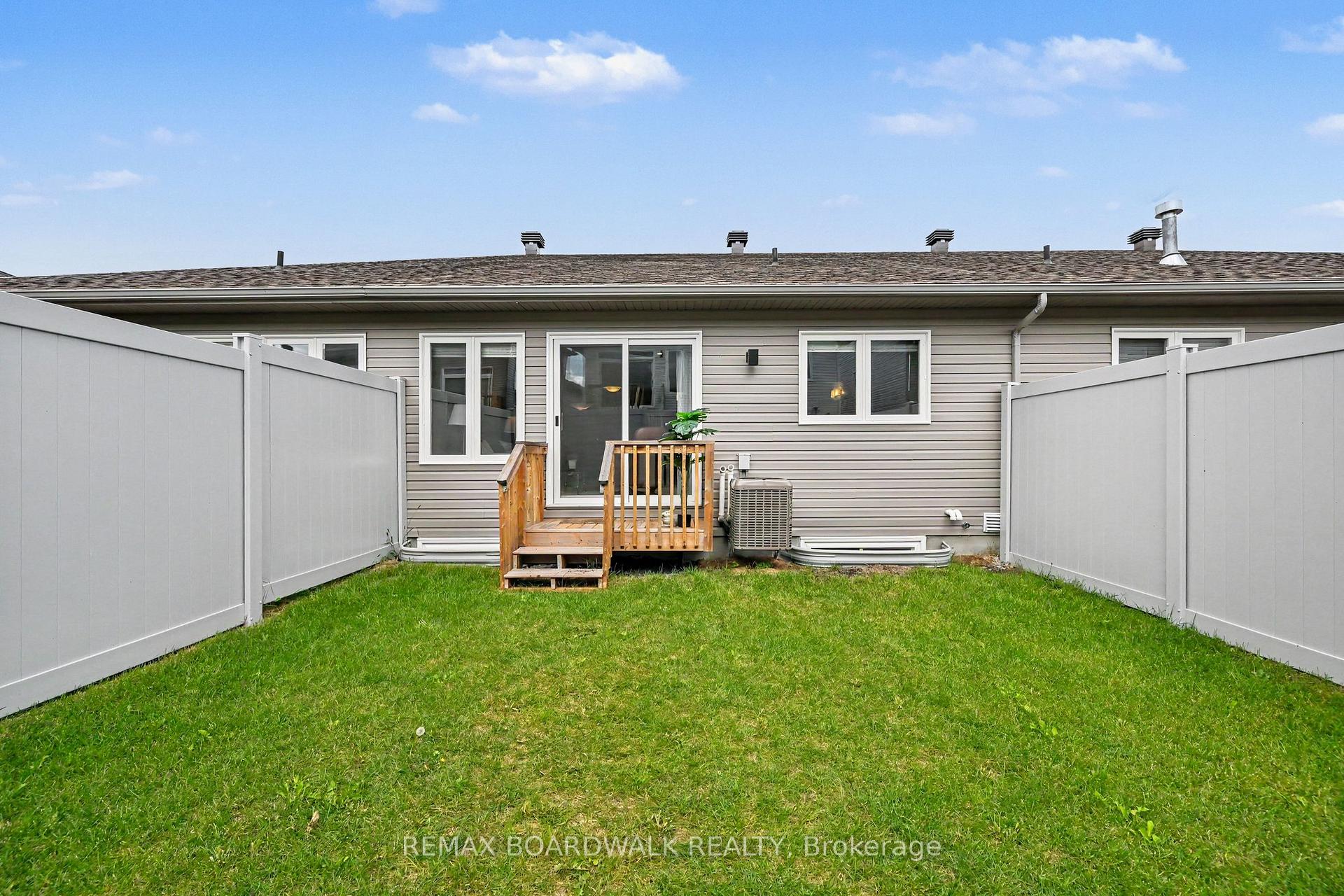 Photo 33 of 100 Seabert Drive, Arnprior, Arnprior — HOMEH
