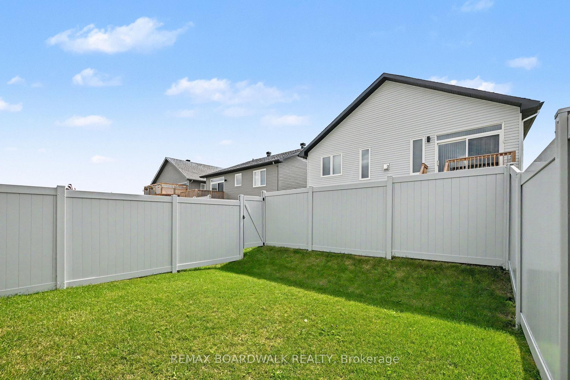 Photo 34 of 100 Seabert Drive, Arnprior, Arnprior — HOMEH