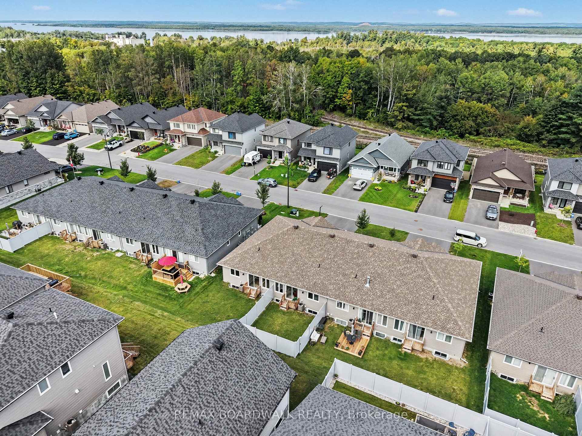 Photo 35 of 100 Seabert Drive, Arnprior, Arnprior — HOMEH