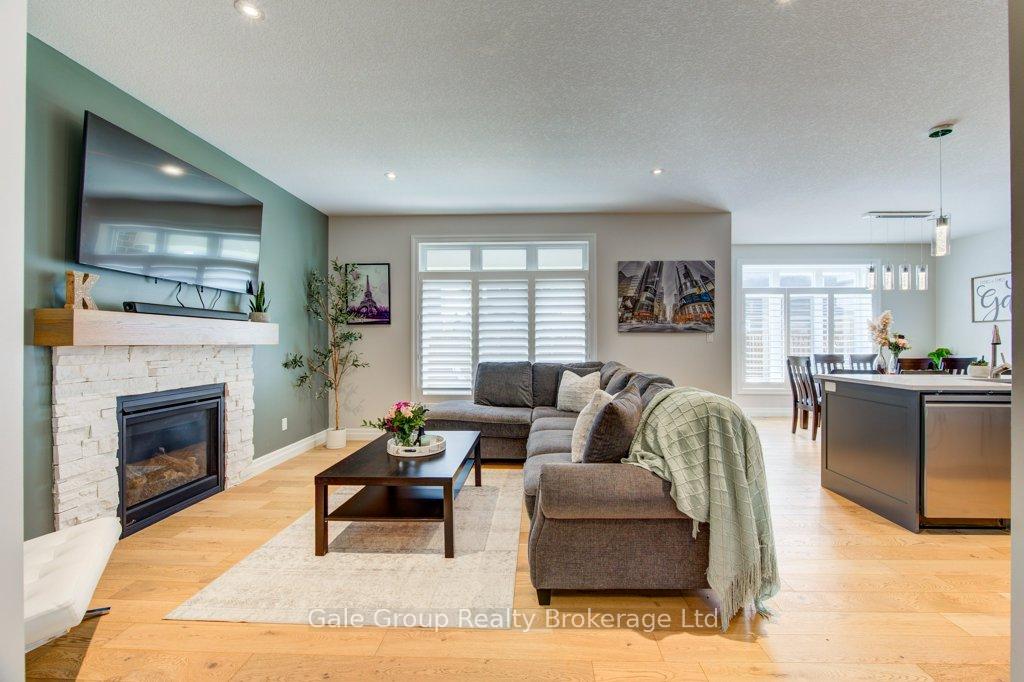 Photo 4 of 971 Downing Drive, Woodstock, Woodstock - North — HOMEH