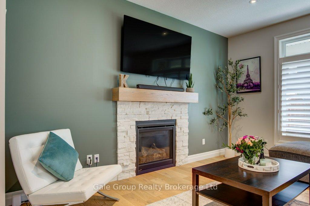 Photo 5 of 971 Downing Drive, Woodstock, Woodstock - North — HOMEH