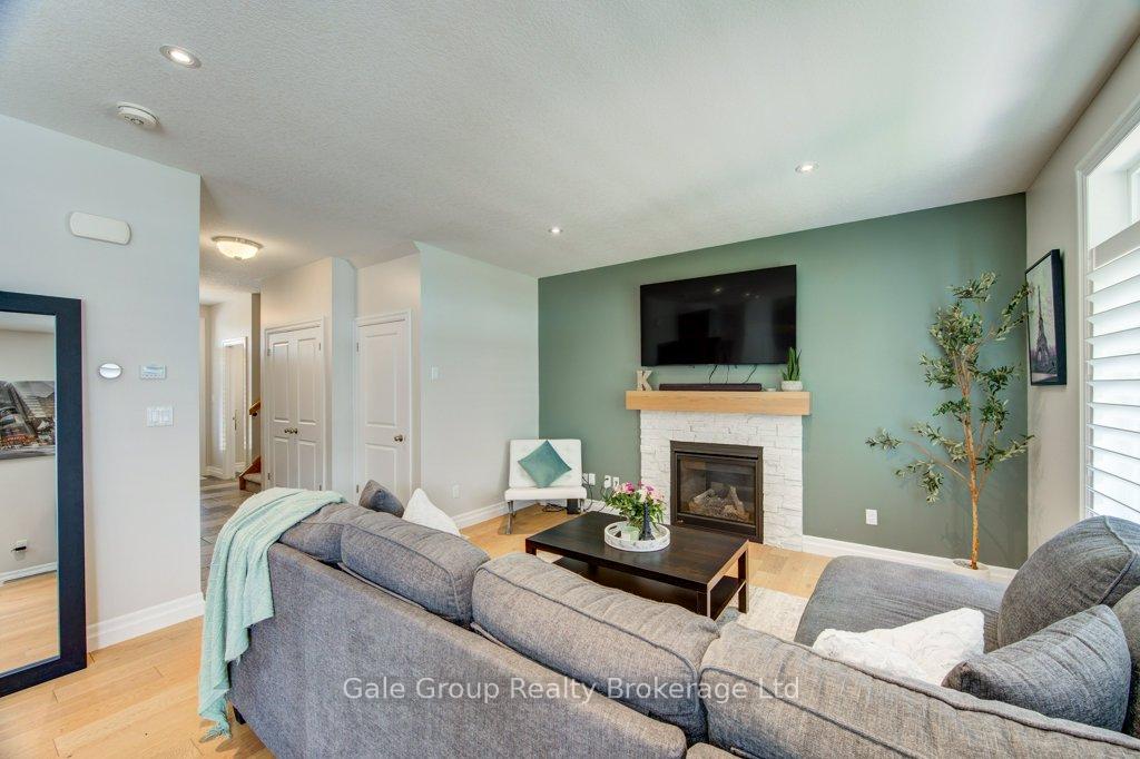Photo 18 of 971 Downing Drive, Woodstock, Woodstock - North — HOMEH