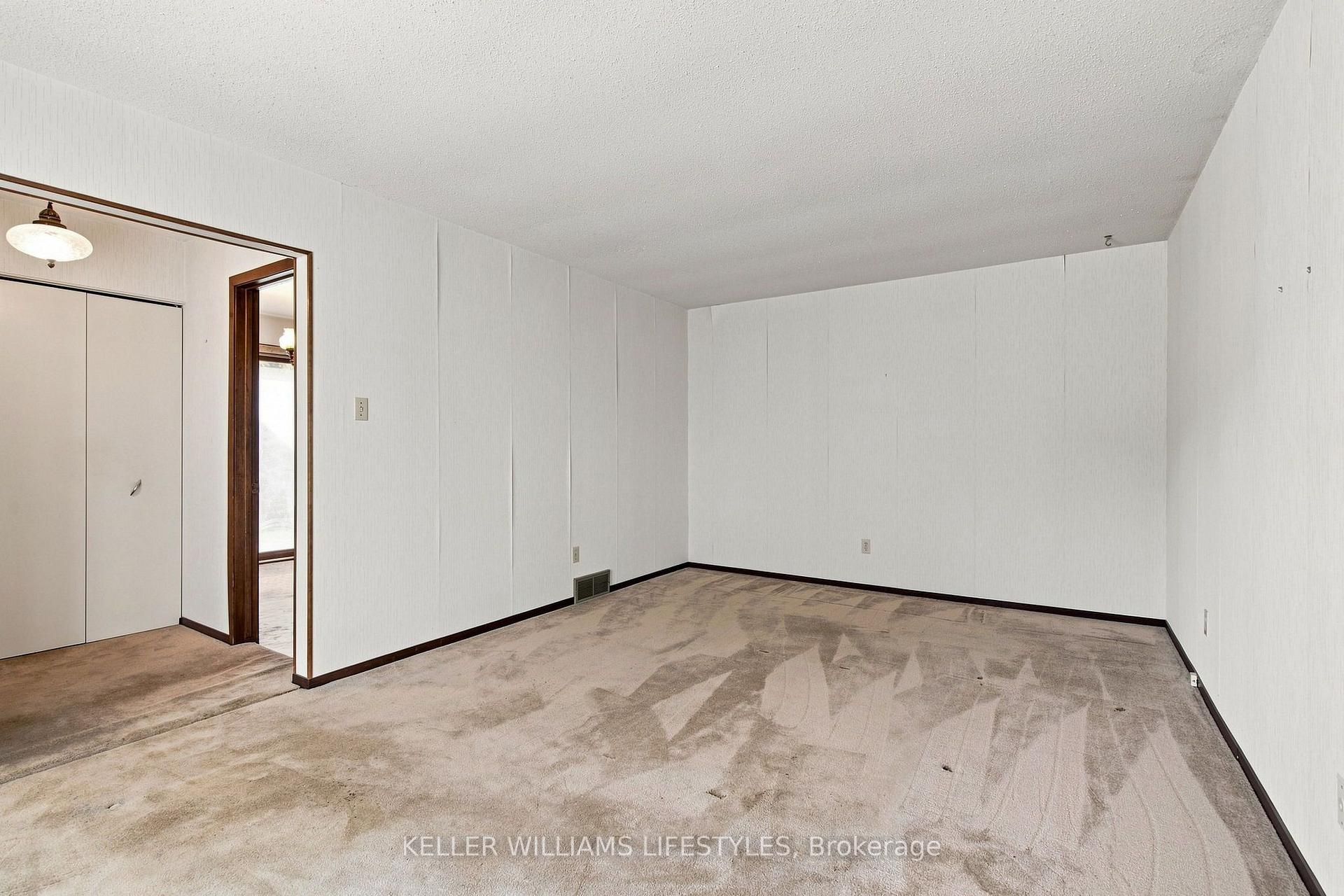 Photo 5 of 1733 Aldersbrook Road, London, North F — HOMEH