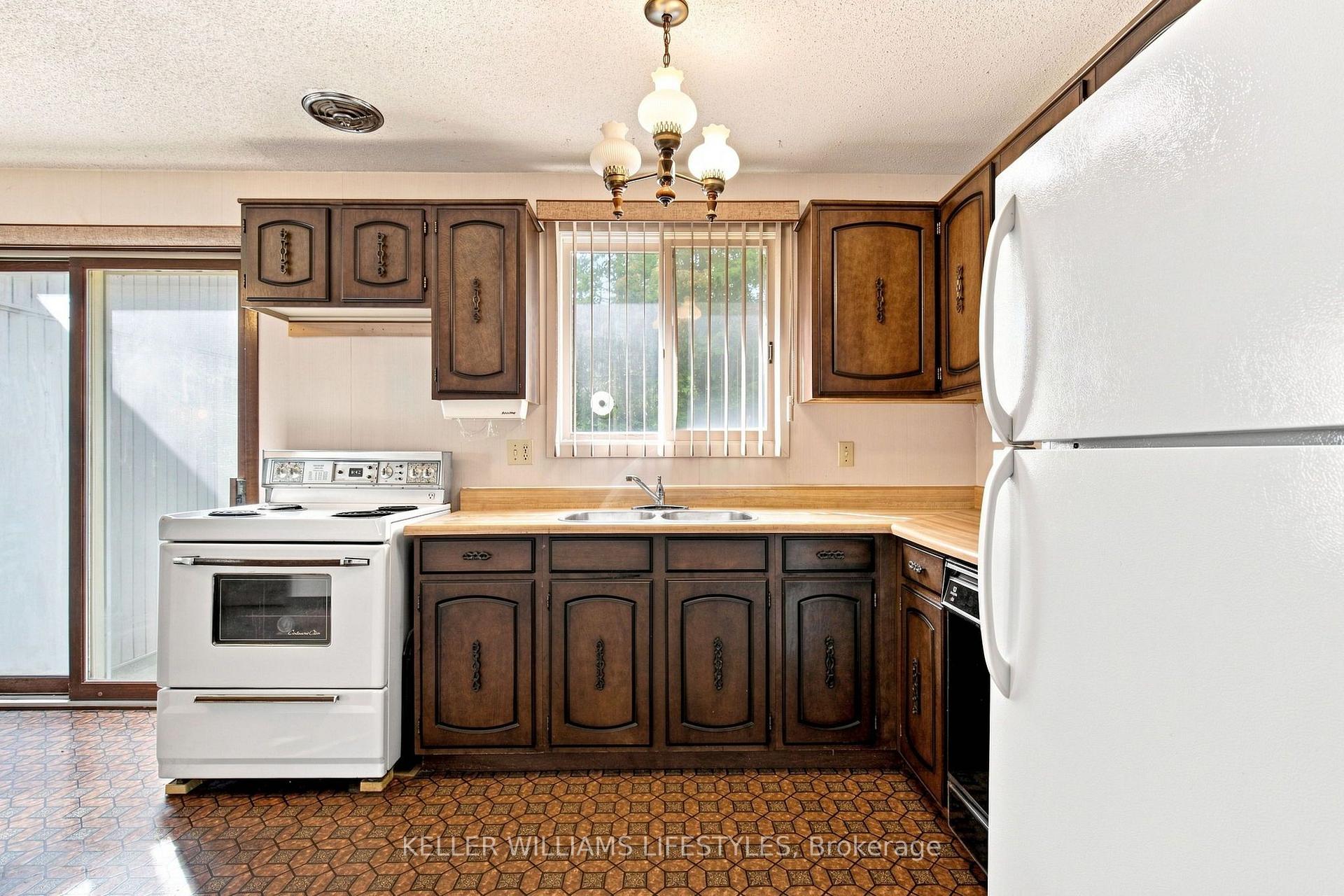 Photo 11 of 1733 Aldersbrook Road, London, North F — HOMEH