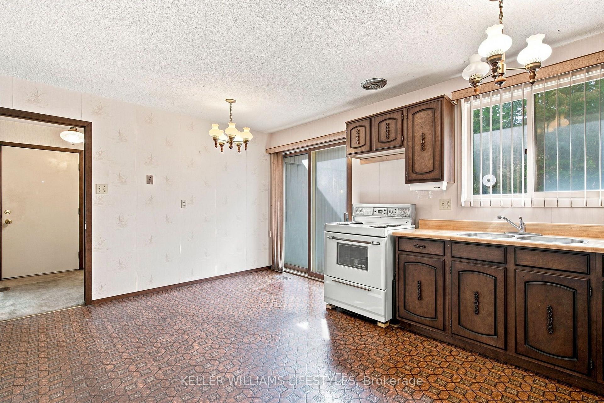 Photo 12 of 1733 Aldersbrook Road, London, North F — HOMEH