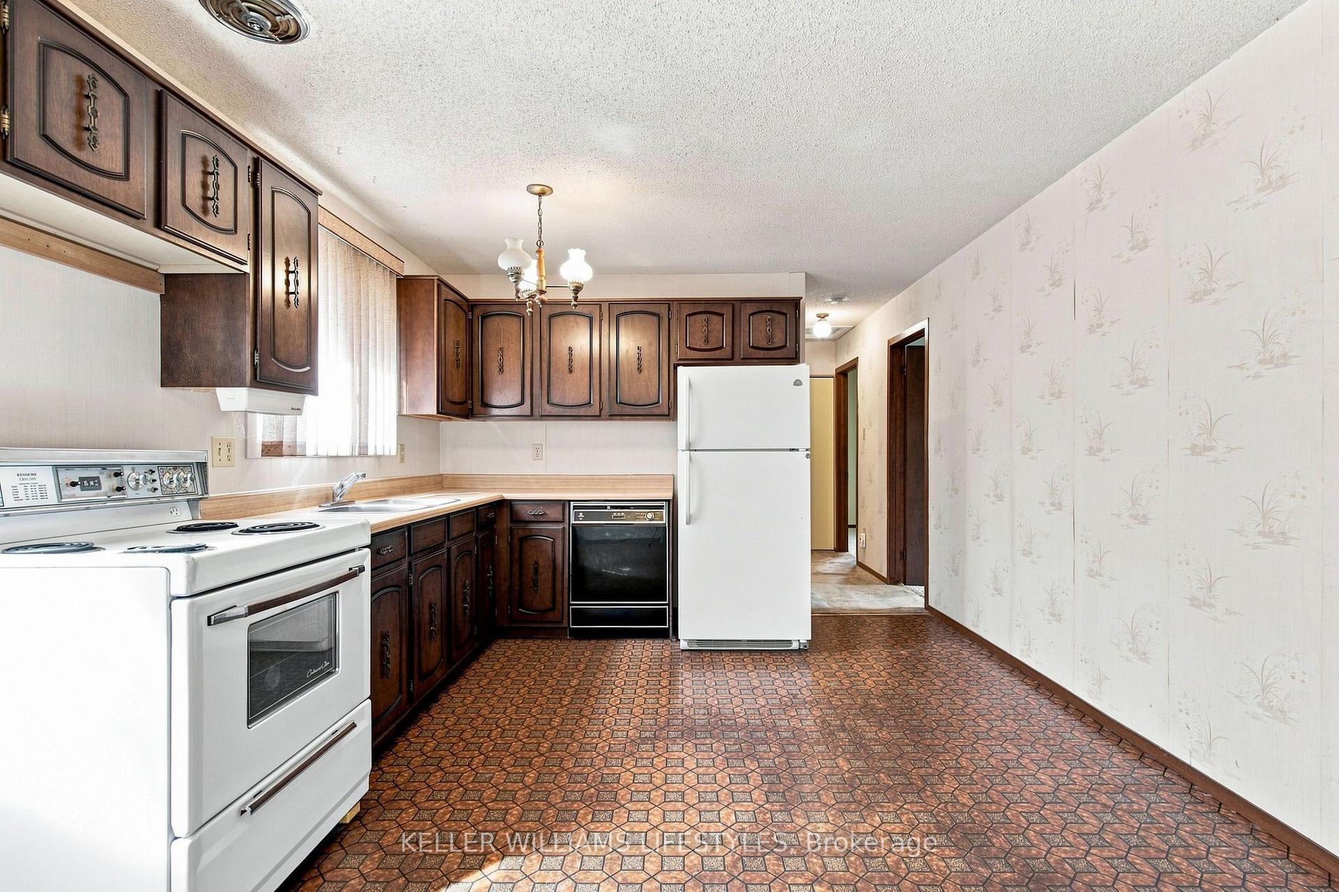 Photo 14 of 1733 Aldersbrook Road, London, North F — HOMEH