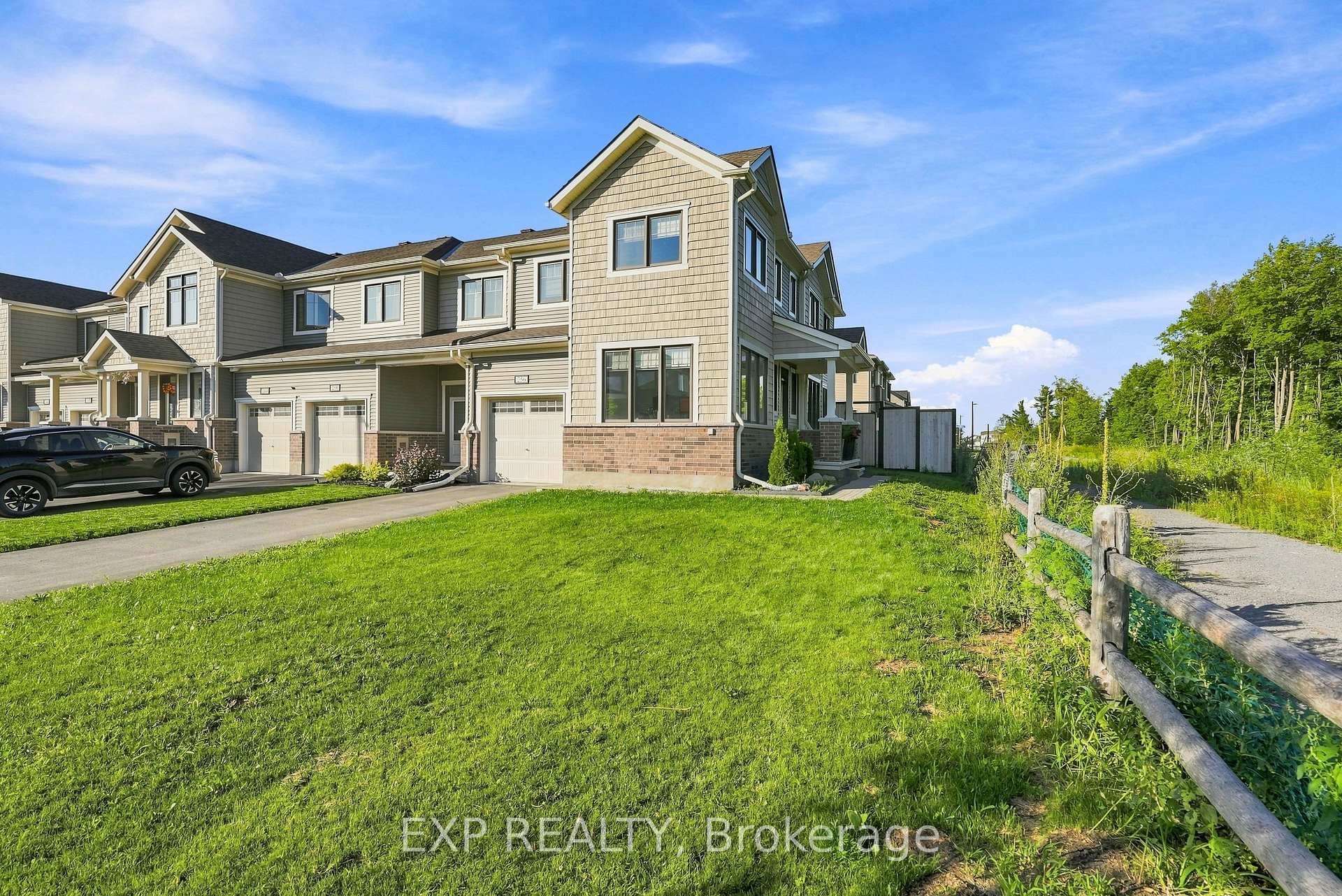 Photo 3 of 256 Billrian Crescent, Ottawa, Stittsville (North) — HOMEH