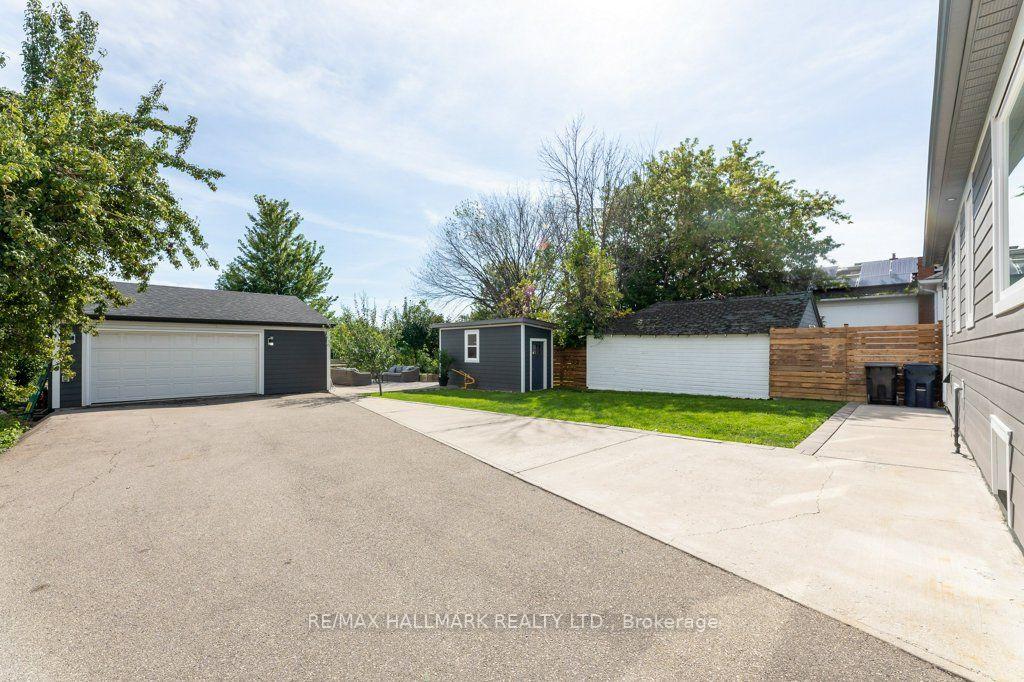 Photo 3 of 485 Evans Avenue, Etobicoke, Alderwood — HOMEH