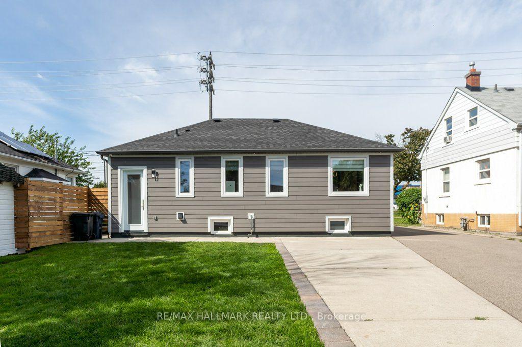 Photo 4 of 485 Evans Avenue, Etobicoke, Alderwood — HOMEH