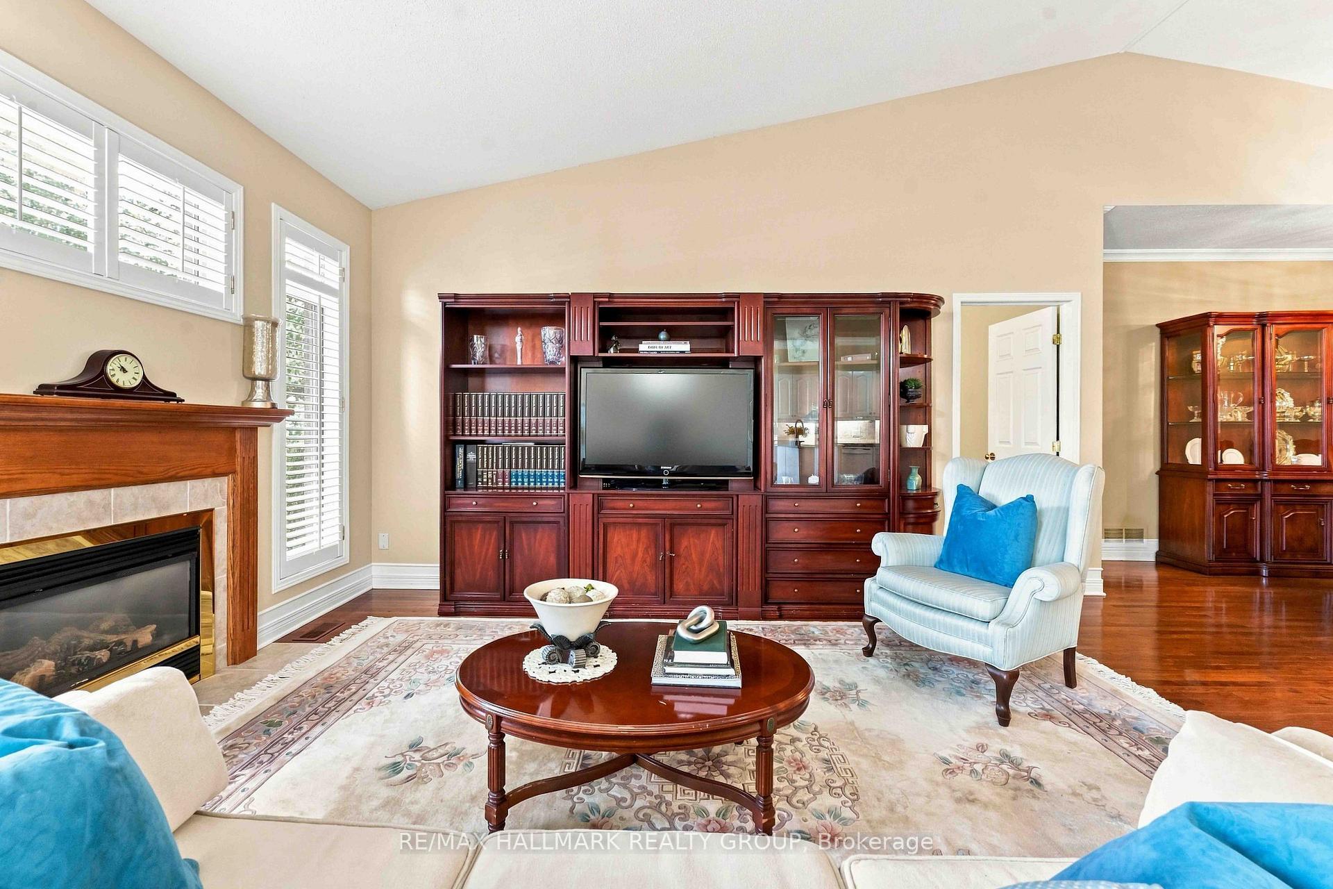 Photo 13 of 121 Bartlett Private, Ottawa, Hunt Club/Western Community — HOMEH
