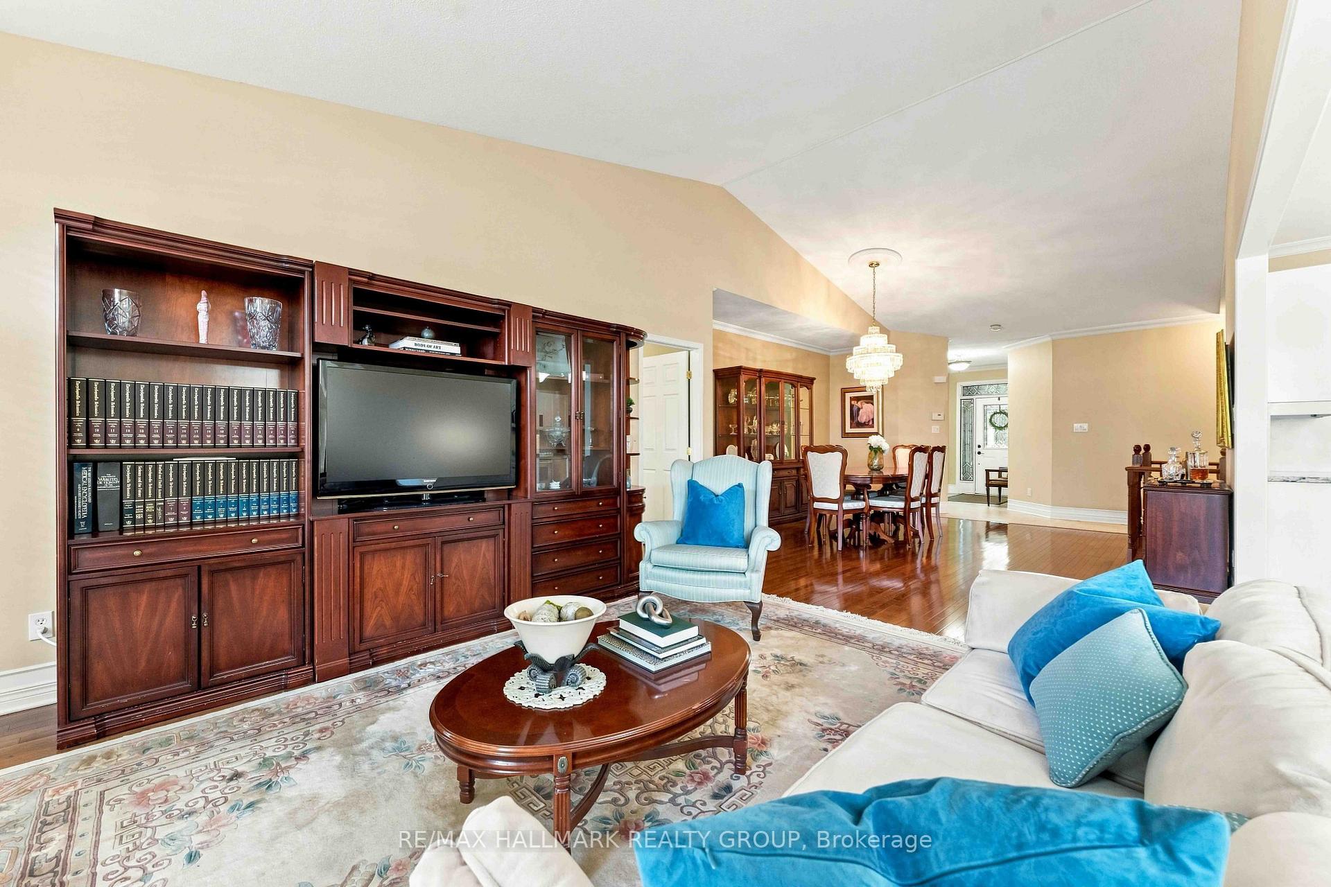 Photo 14 of 121 Bartlett Private, Ottawa, Hunt Club/Western Community — HOMEH