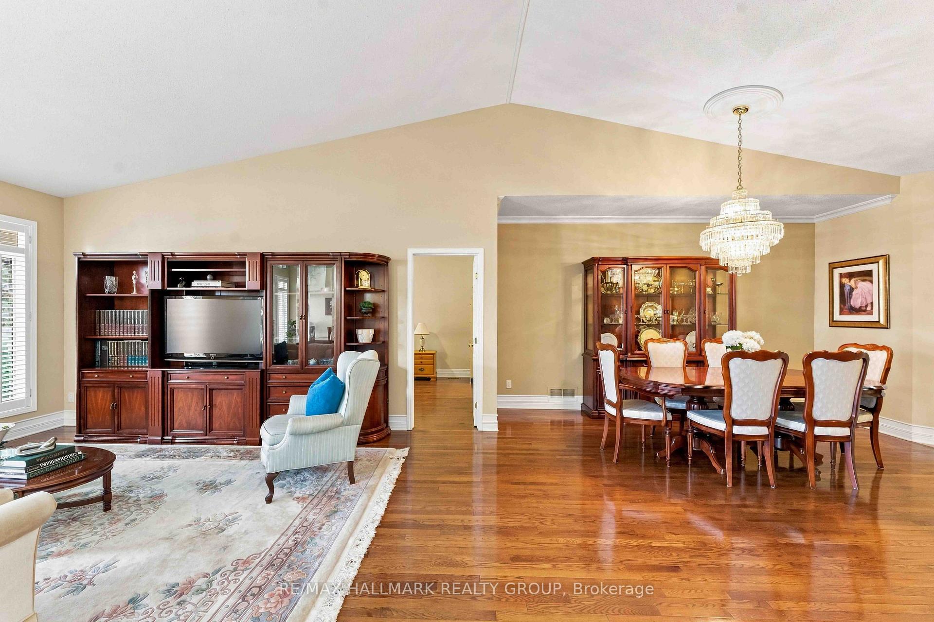 Photo 16 of 121 Bartlett Private, Ottawa, Hunt Club/Western Community — HOMEH