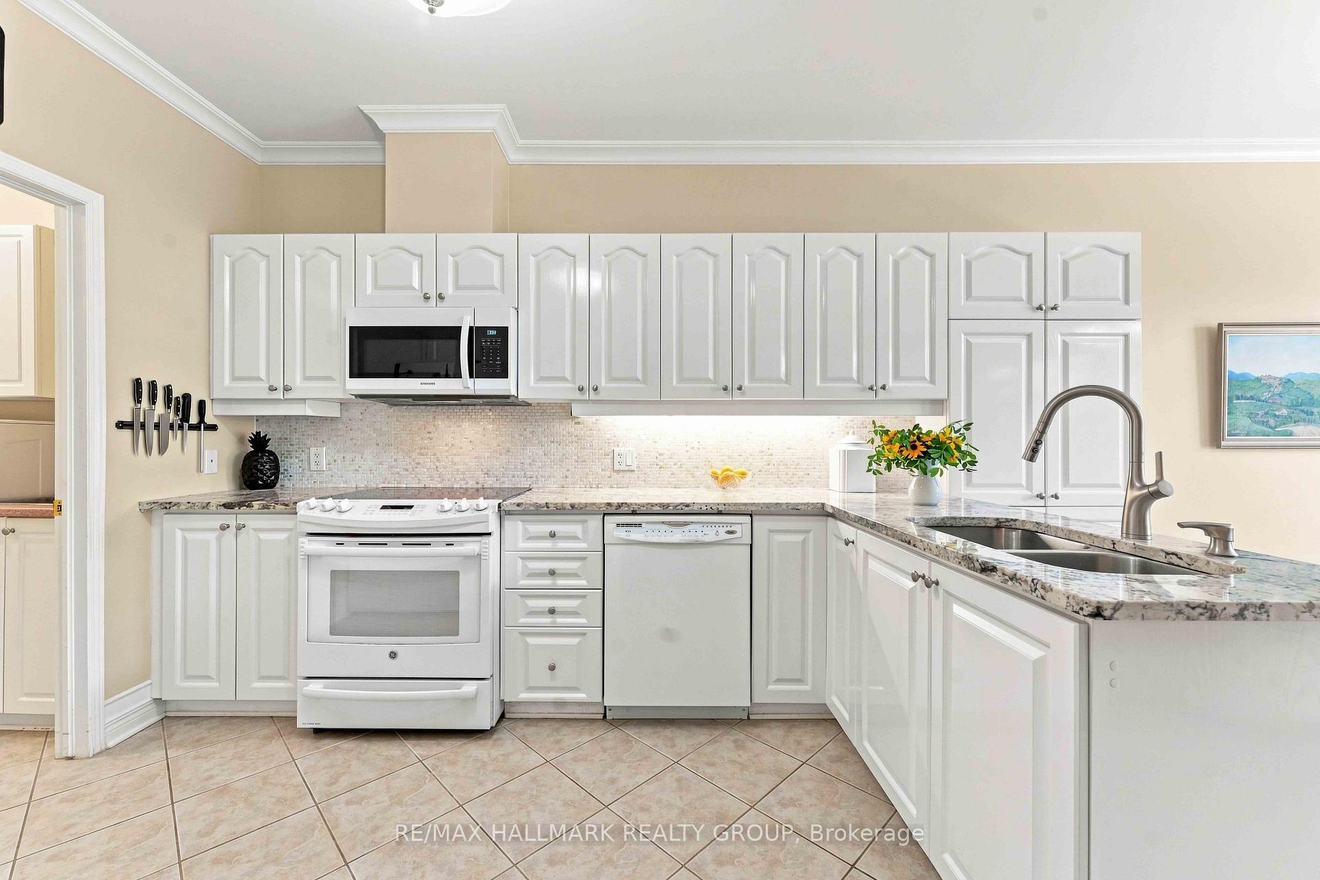 Photo 18 of 121 Bartlett Private, Ottawa, Hunt Club/Western Community — HOMEH