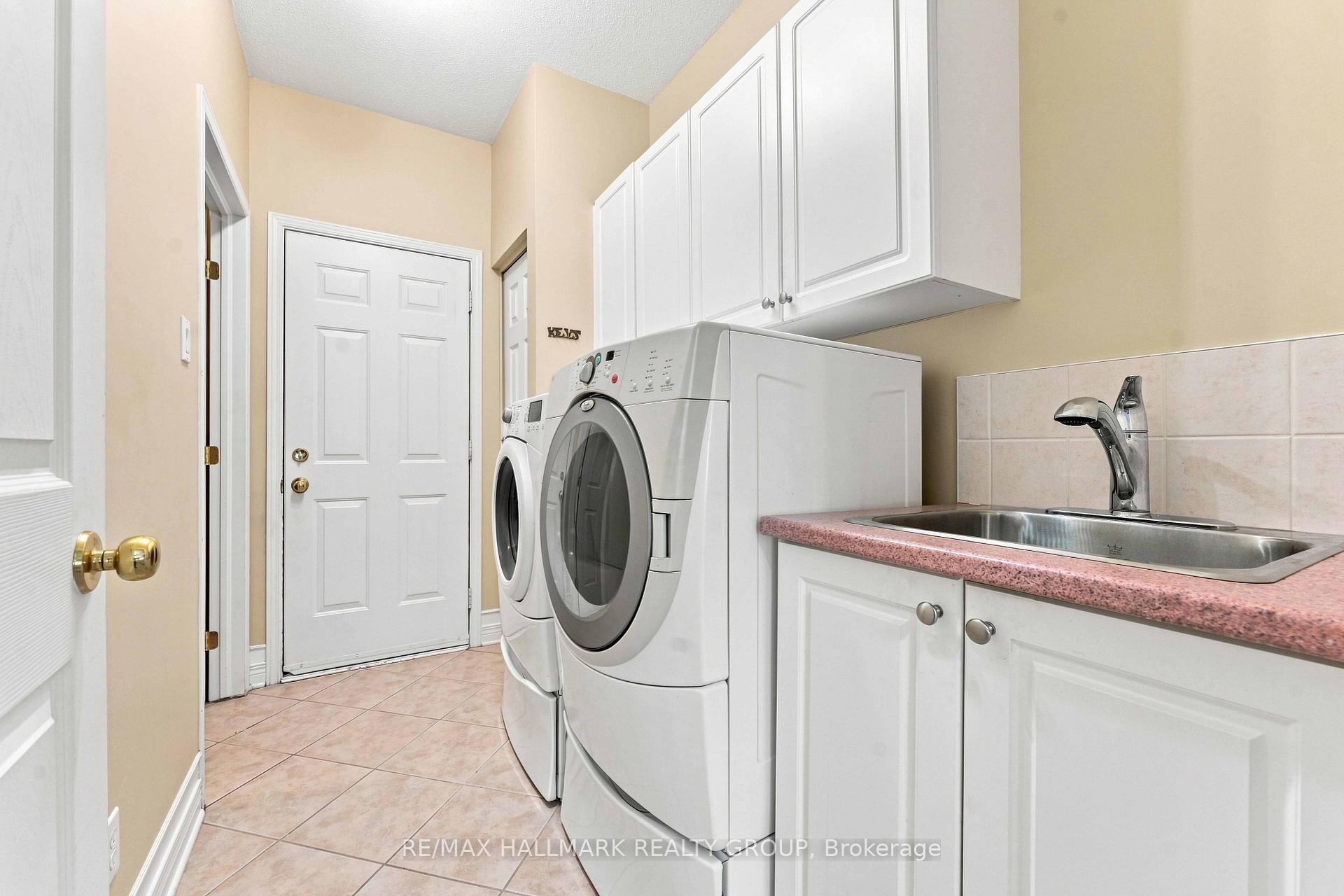 Photo 24 of 121 Bartlett Private, Ottawa, Hunt Club/Western Community — HOMEH