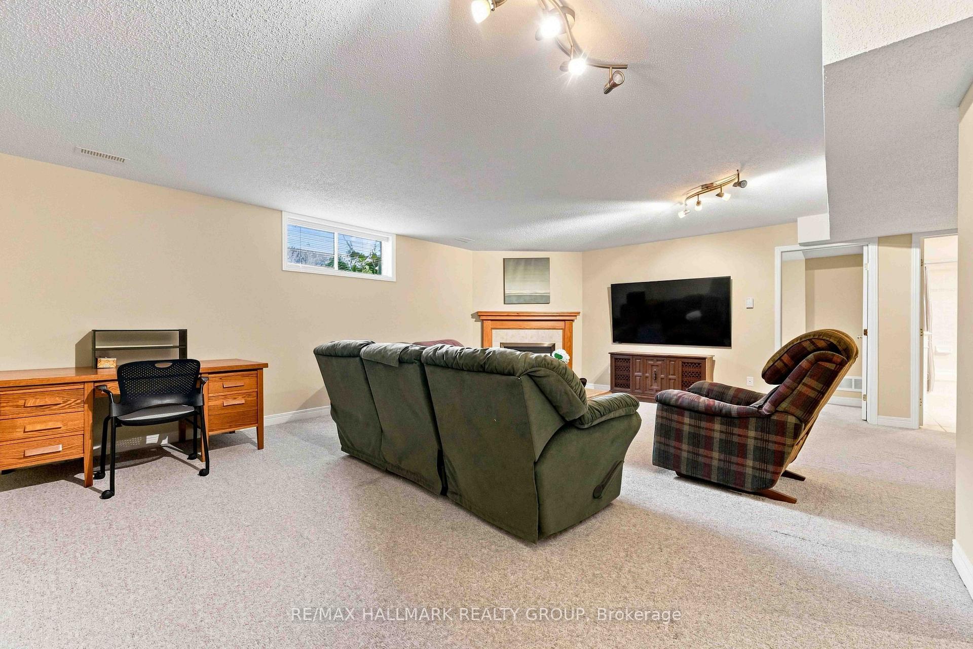 Photo 30 of 121 Bartlett Private, Ottawa, Hunt Club/Western Community — HOMEH