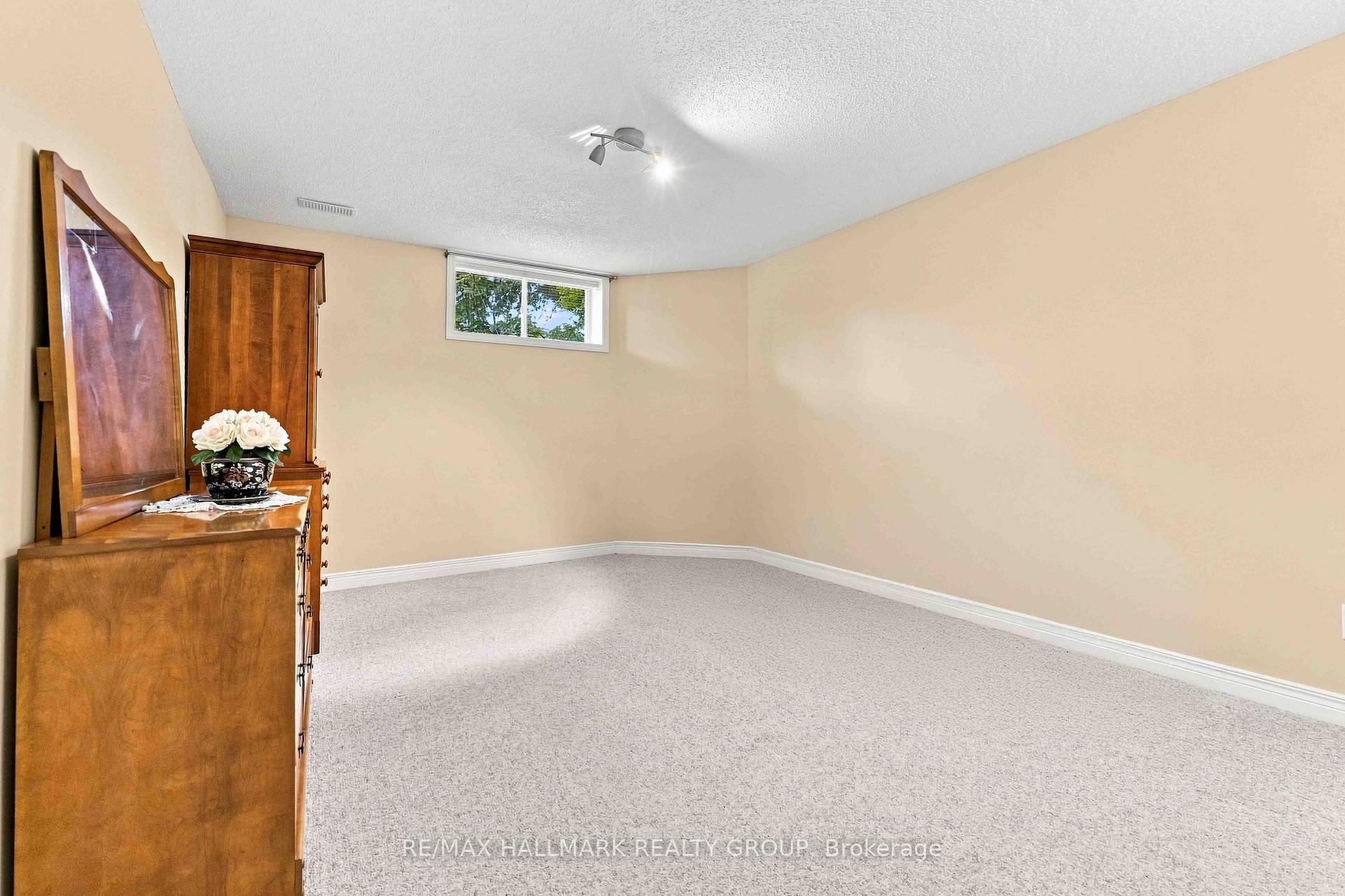Photo 32 of 121 Bartlett Private, Ottawa, Hunt Club/Western Community — HOMEH