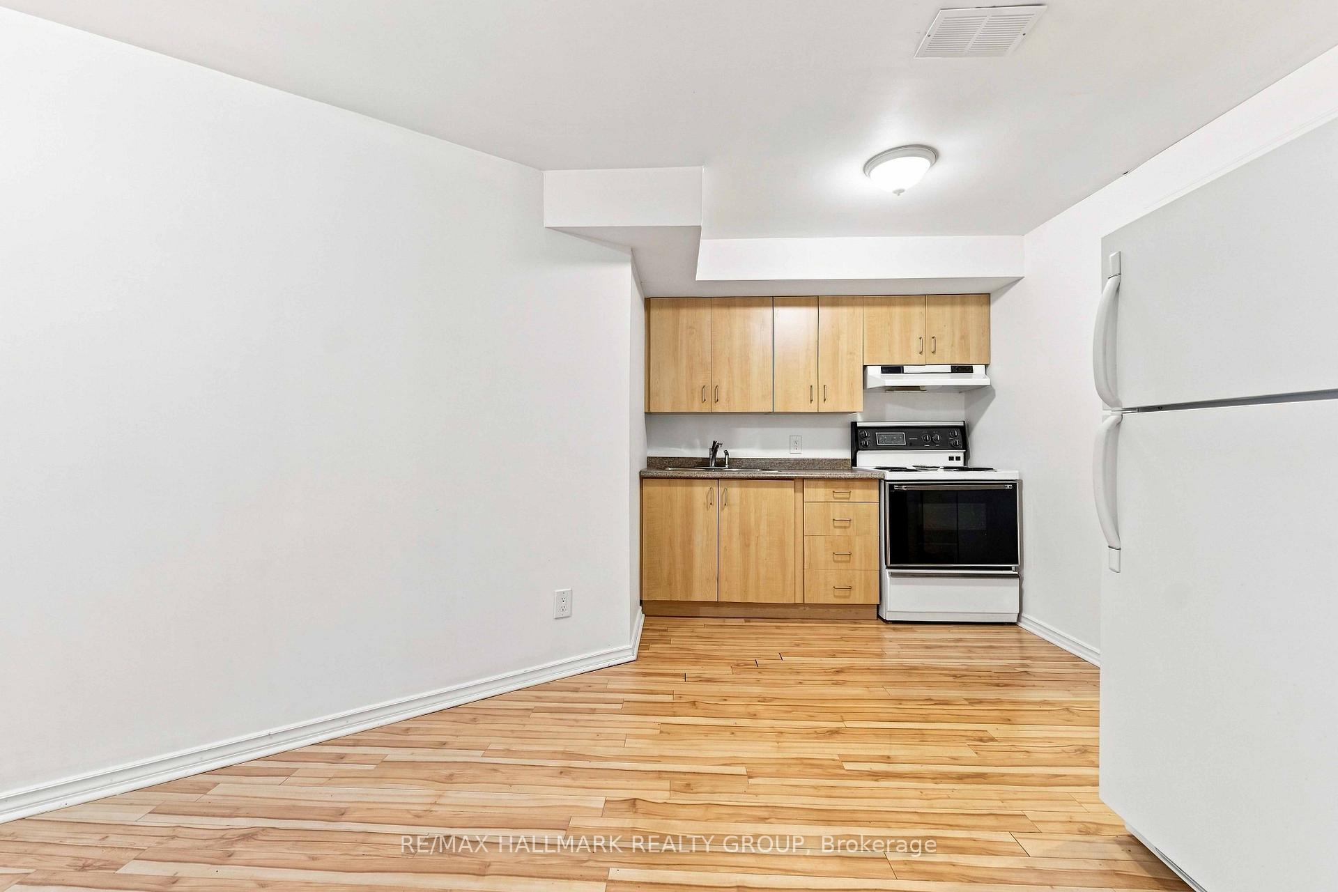Photo 34 of 121 Bartlett Private, Ottawa, Hunt Club/Western Community — HOMEH