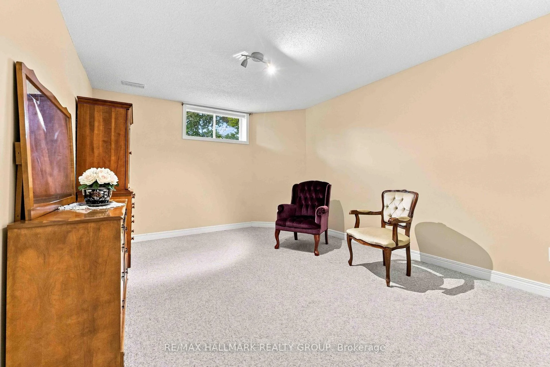 Photo 33 of 121 Bartlett Private, Ottawa, Hunt Club/Western Community — HOMEH