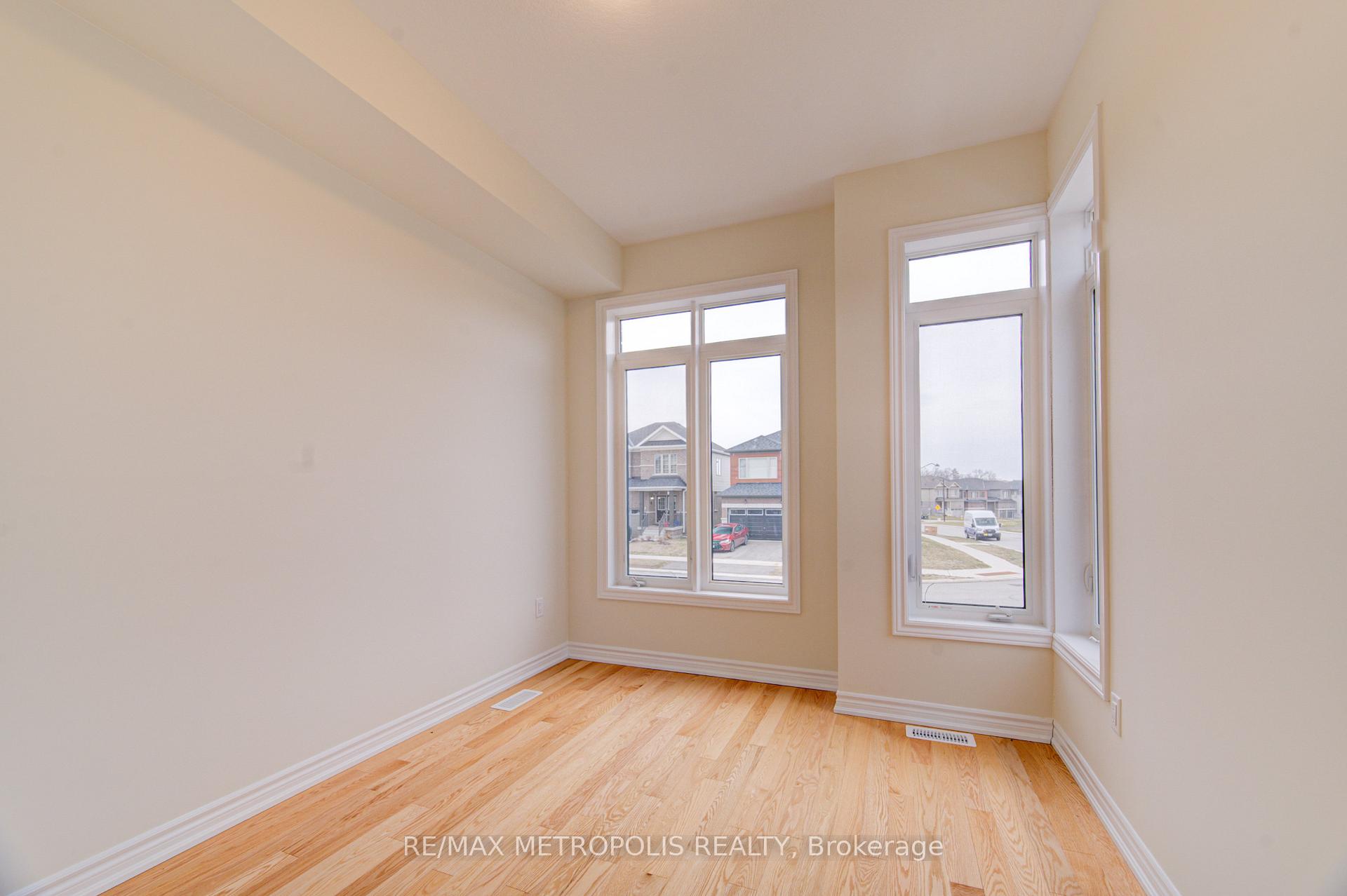 Photo 6 of 25 Heming Street, Brant, Paris — HOMEH