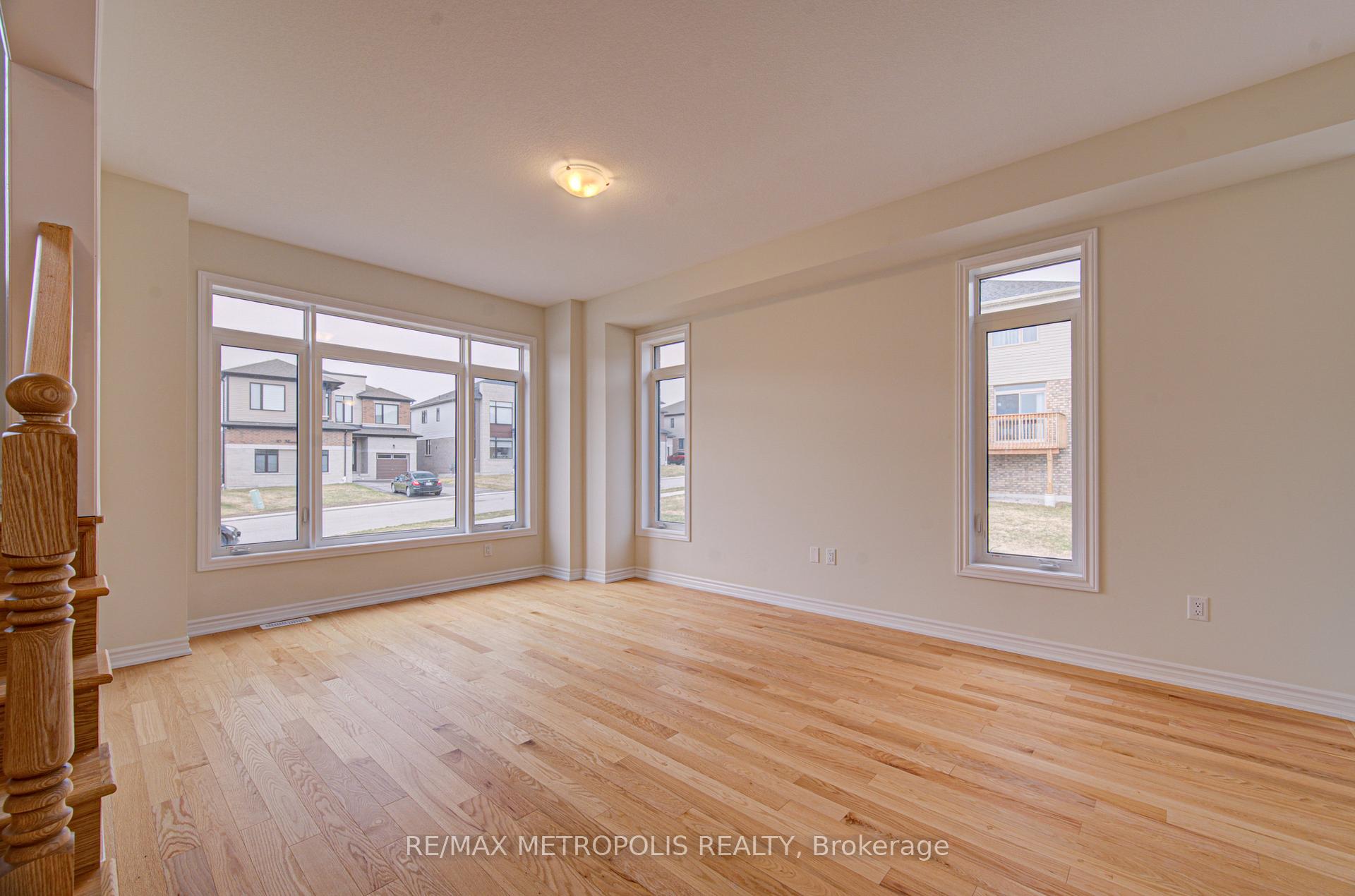 Photo 12 of 25 Heming Street, Brant, Paris — HOMEH