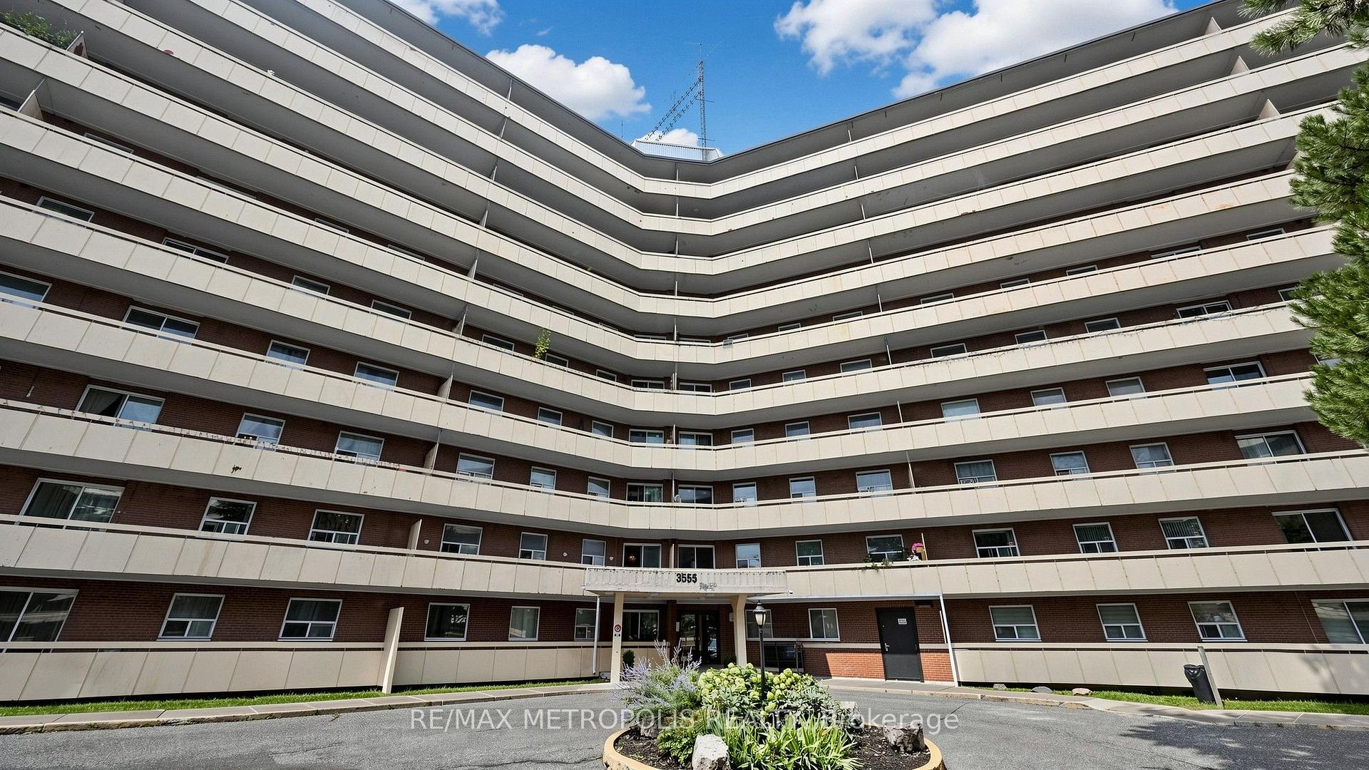 Photo 3 of Unit 1006, 3555 Derry Road E, Mississauga, Malton — HOMEH