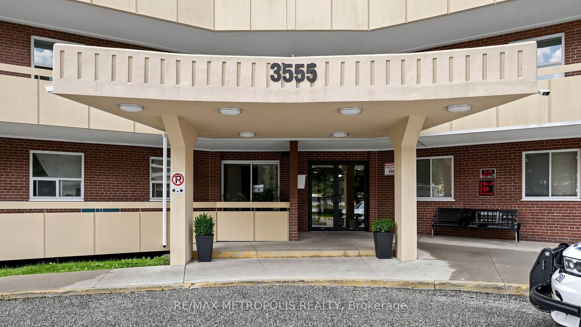 Photo 4 of Unit 1006, 3555 Derry Road E, Mississauga, Malton — HOMEH