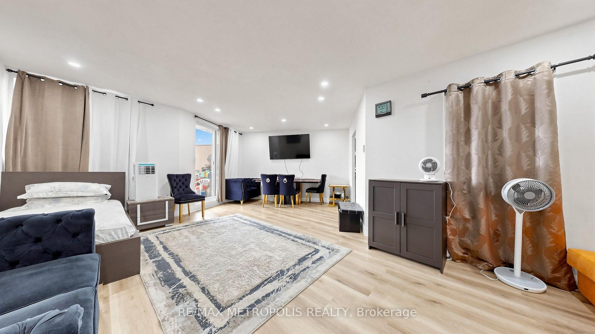 Photo 6 of Unit 1006, 3555 Derry Road E, Mississauga, Malton — HOMEH