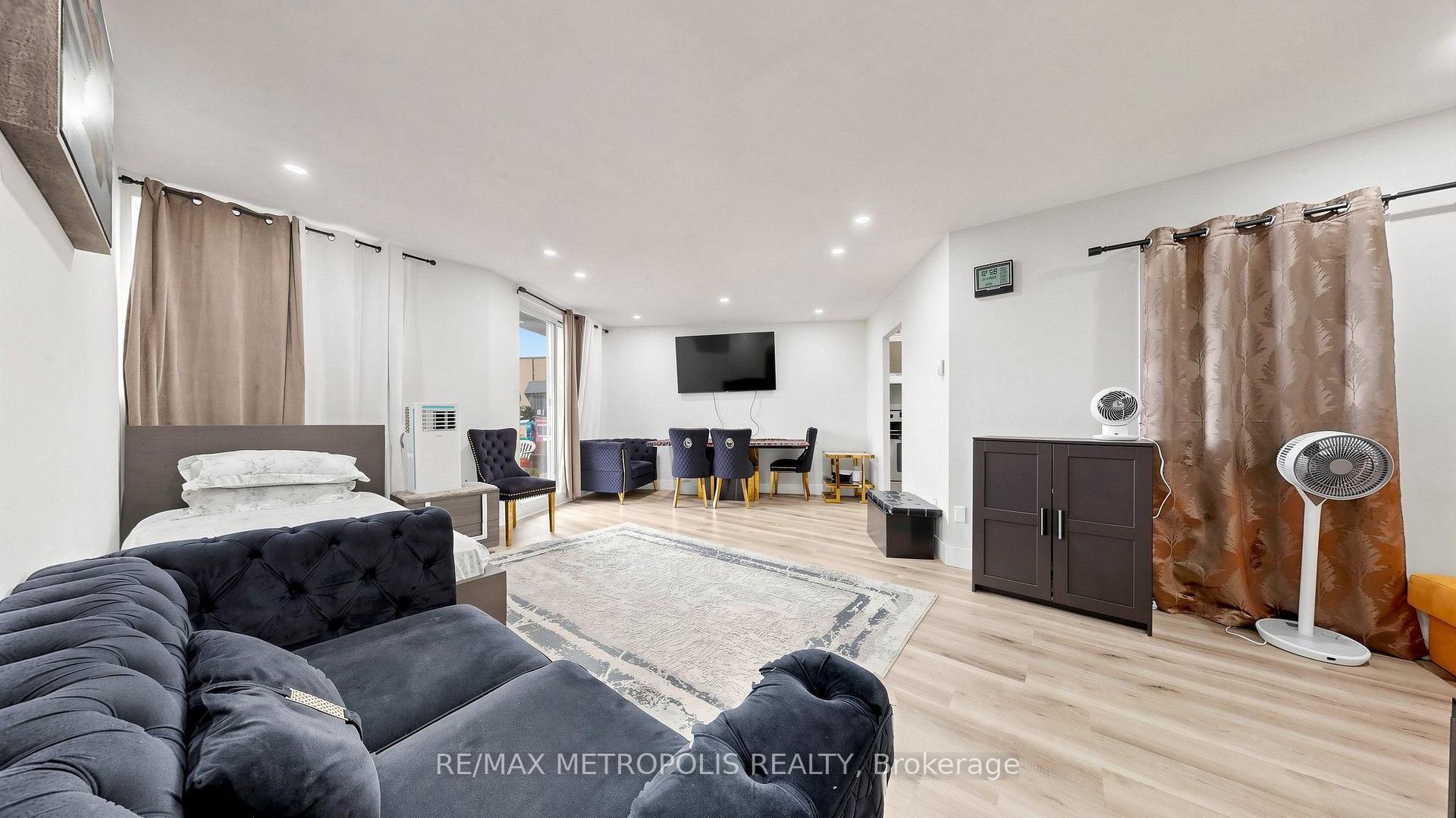 Photo 7 of Unit 1006, 3555 Derry Road E, Mississauga, Malton — HOMEH