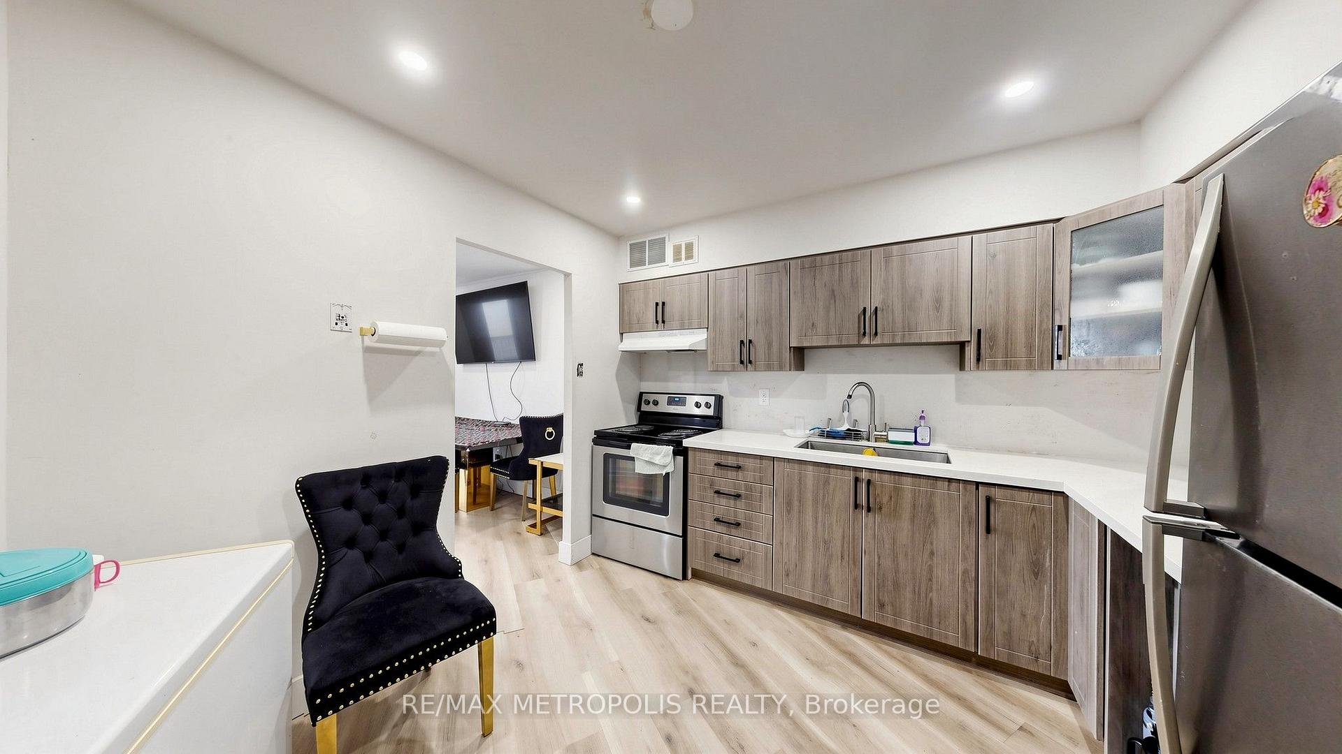 Photo 12 of Unit 1006, 3555 Derry Road E, Mississauga, Malton — HOMEH