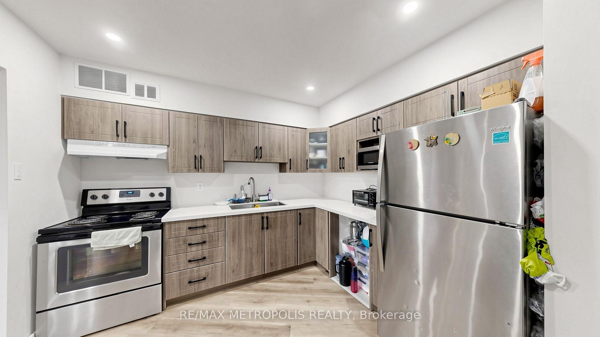 Photo 13 of Unit 1006, 3555 Derry Road E, Mississauga, Malton — HOMEH