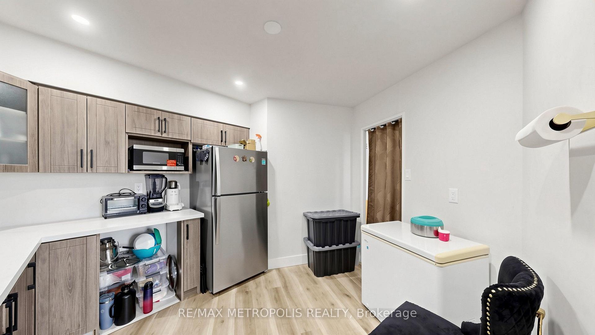 Photo 14 of Unit 1006, 3555 Derry Road E, Mississauga, Malton — HOMEH