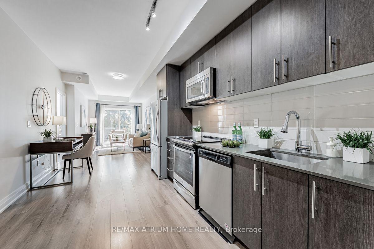 Photo 2 of Unit 18, 780 Sheppard Avenue E, North York, Bayview Village — HOMEH