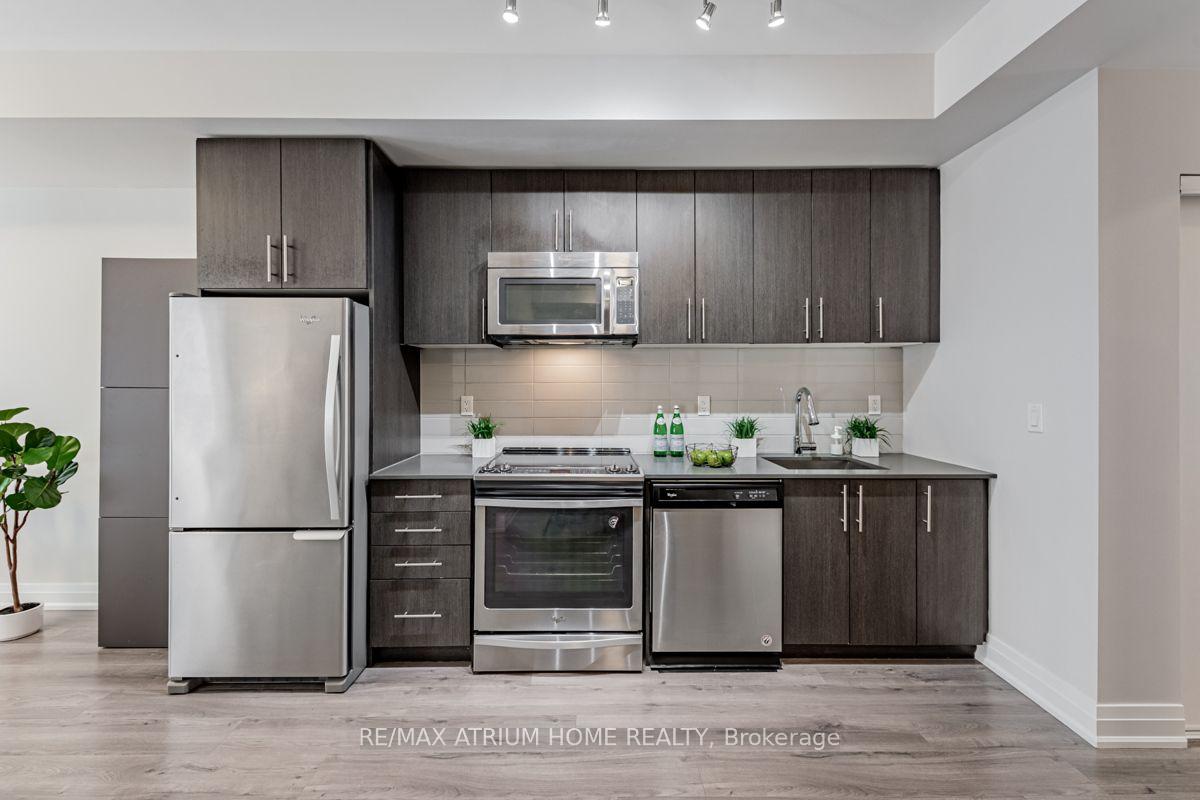 Photo 3 of Unit 18, 780 Sheppard Avenue E, North York, Bayview Village — HOMEH