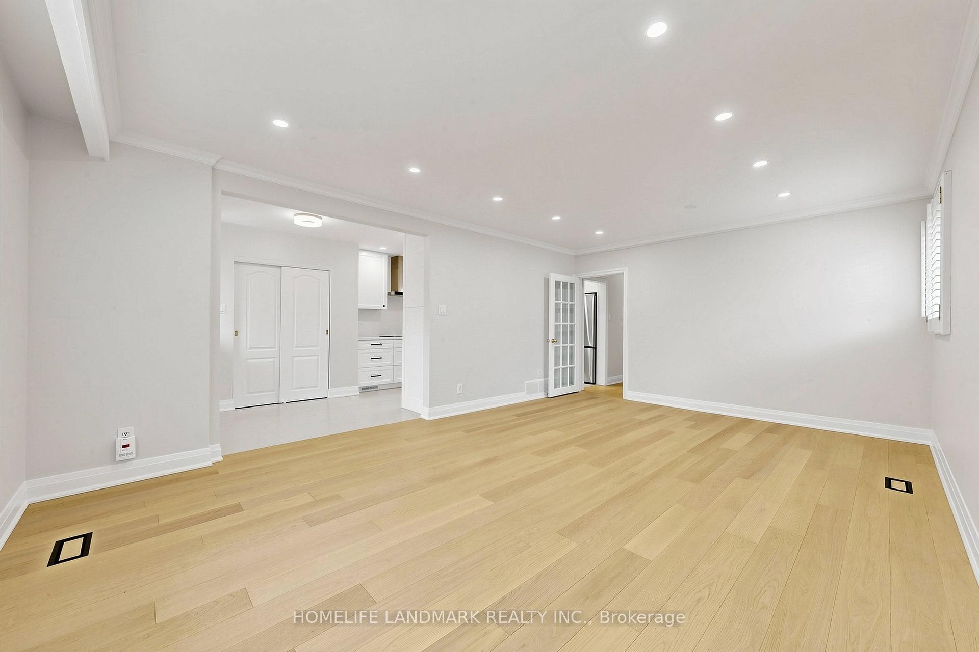 Photo 10 of 29 Dexter Boulevard, North York, Hillcrest Village — HOMEH