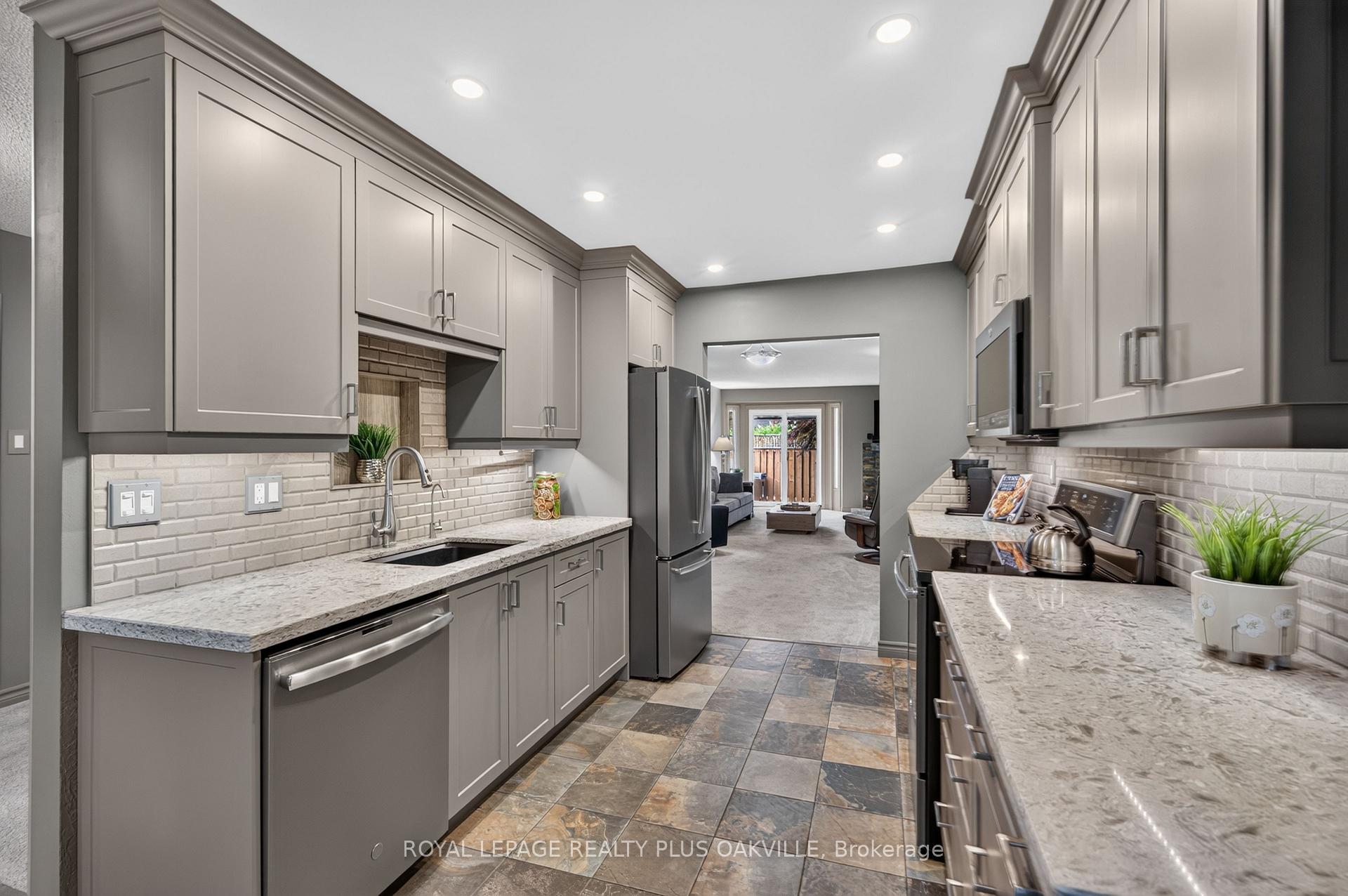 Photo 10 of Unit 53, 5255 Lakeshore Road, Burlington, Appleby — HOMEH