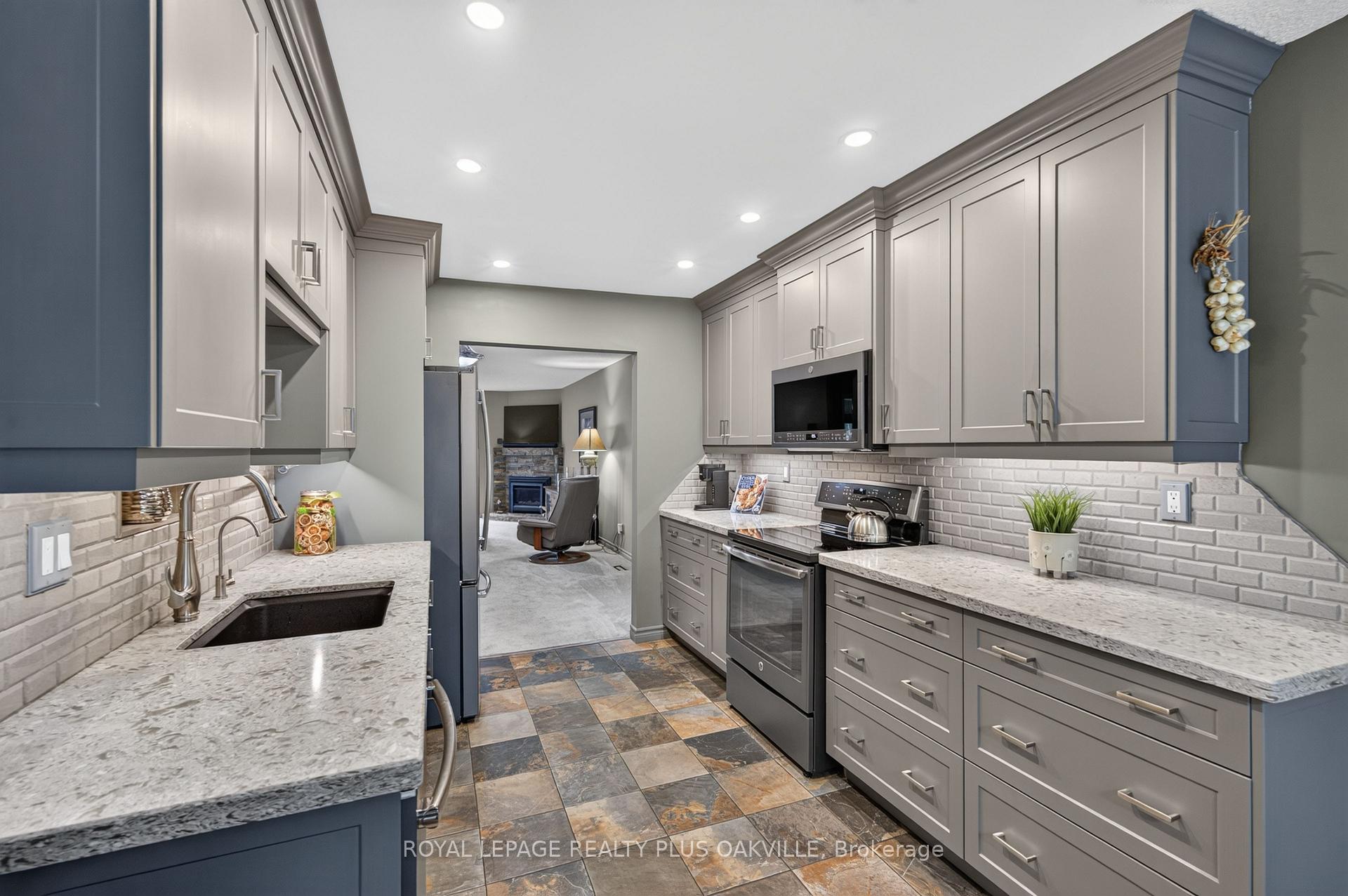 Photo 11 of Unit 53, 5255 Lakeshore Road, Burlington, Appleby — HOMEH