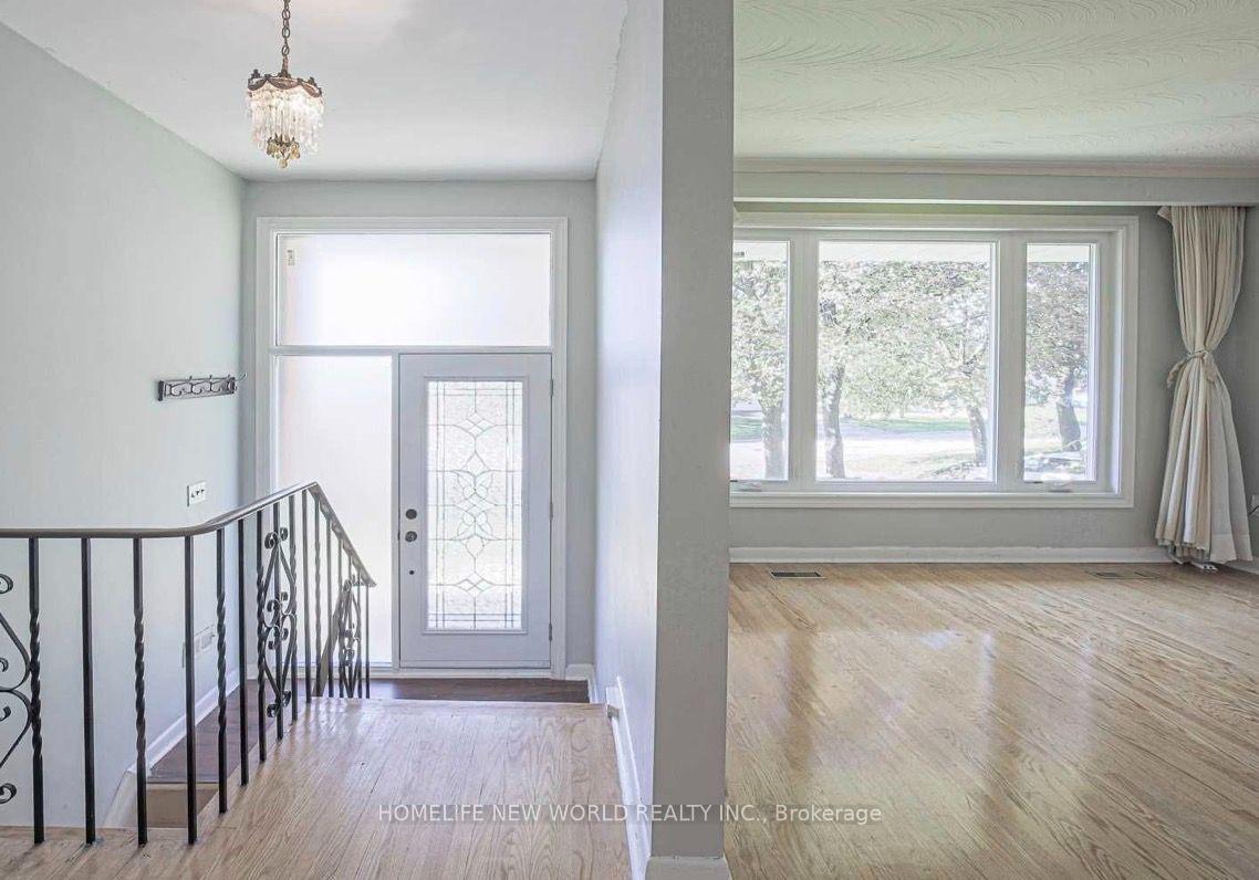 Photo 3 of 23 Chase Road, North York, Bayview Village — HOMEH