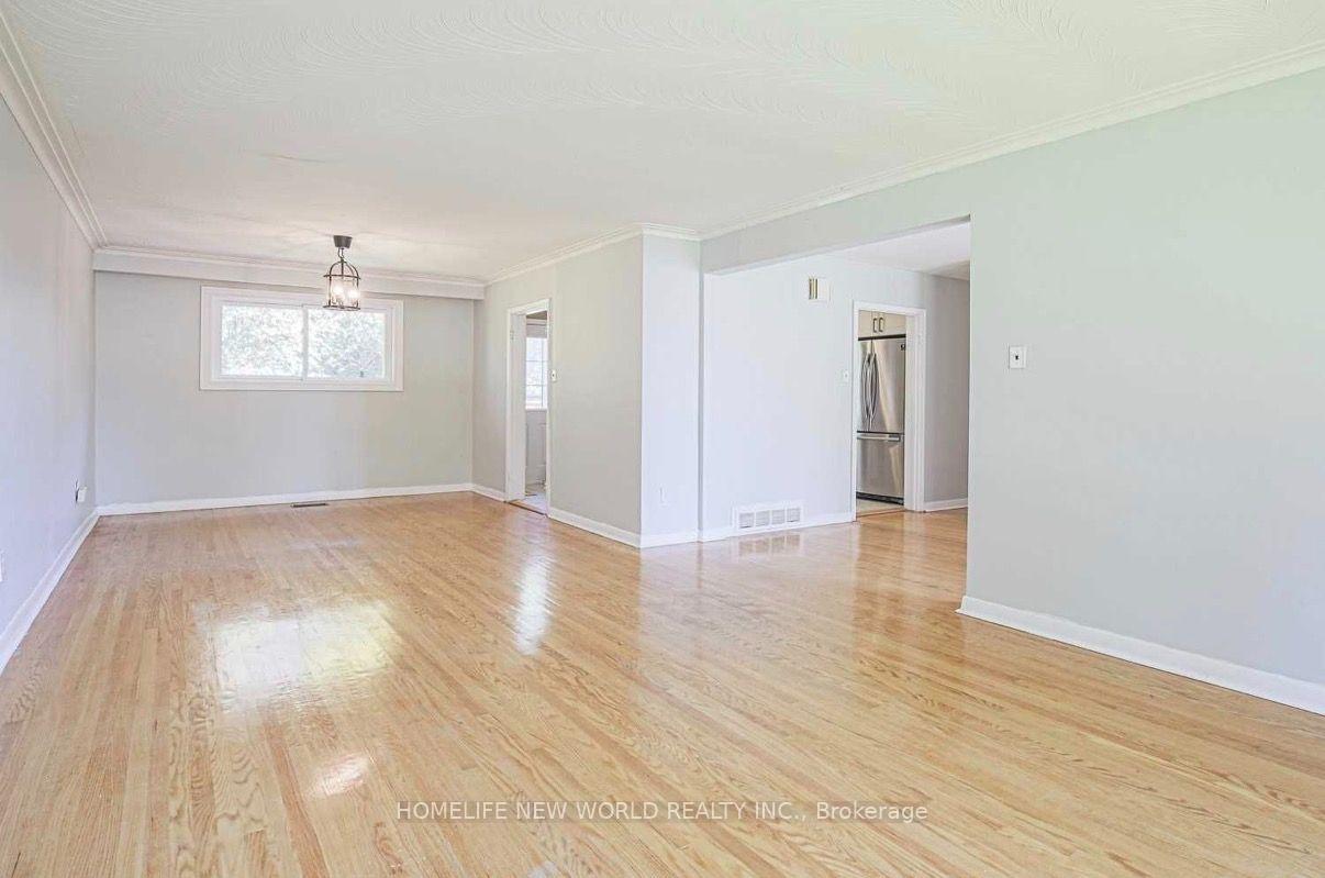 Photo 9 of 23 Chase Road, North York, Bayview Village — HOMEH