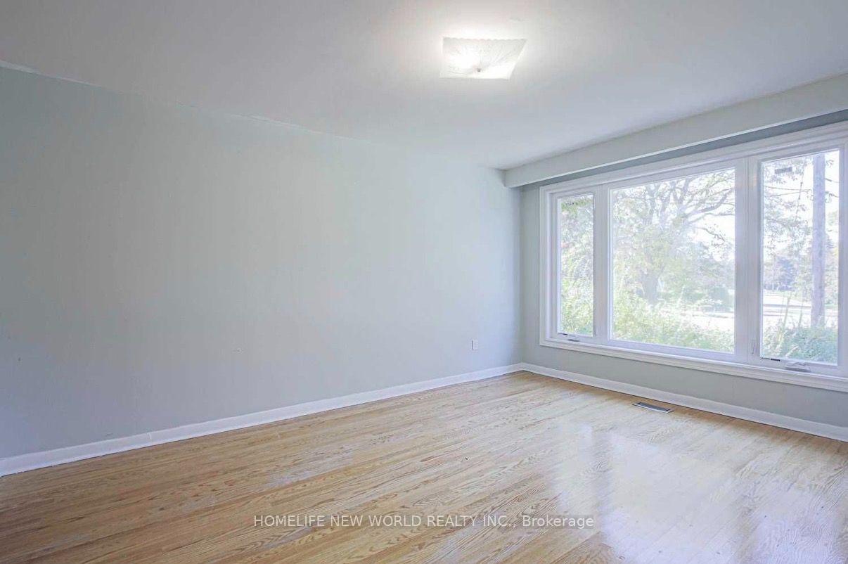 Photo 10 of 23 Chase Road, North York, Bayview Village — HOMEH