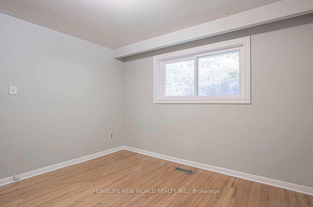 Photo 13 of 23 Chase Road, North York, Bayview Village — HOMEH