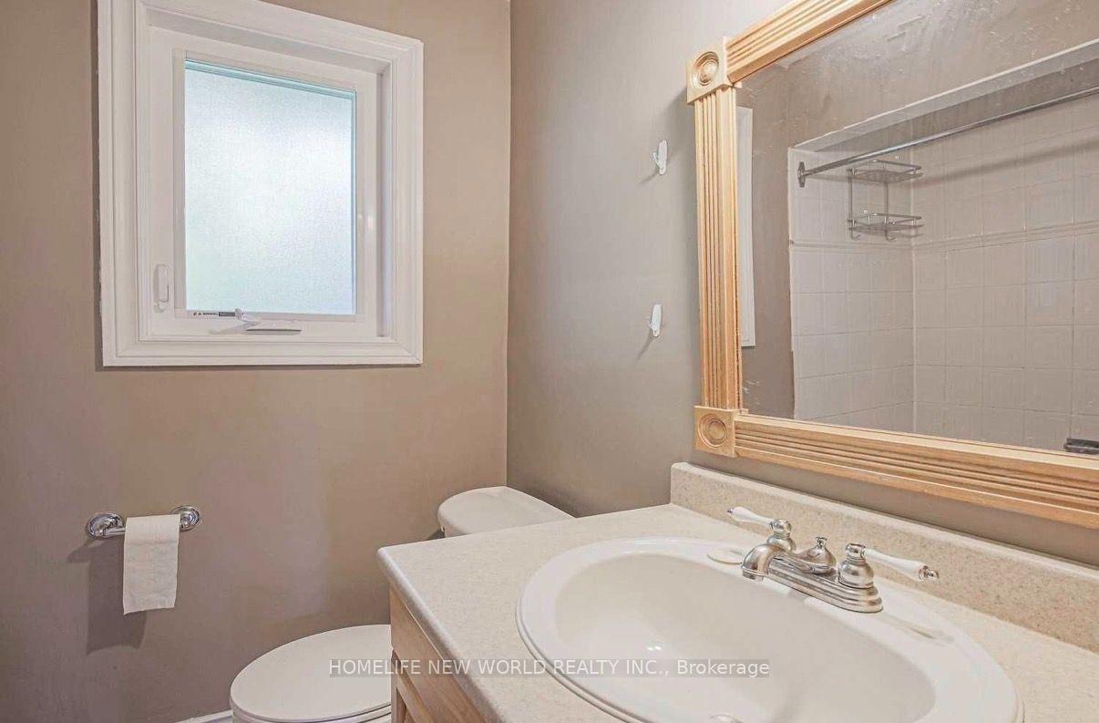 Photo 16 of 23 Chase Road, North York, Bayview Village — HOMEH